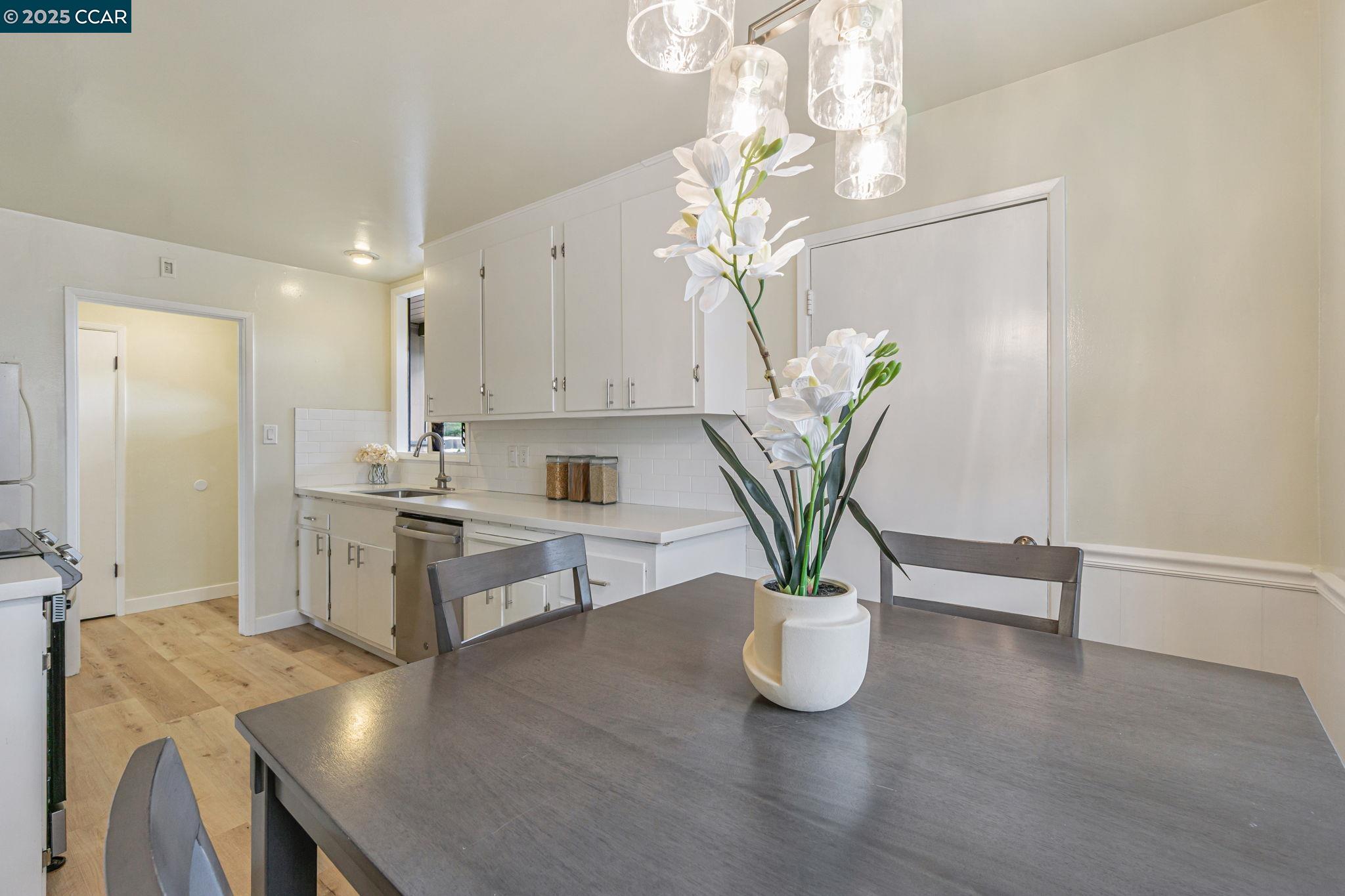 Detail Gallery Image 11 of 30 For 3119 Meadowbrook Dr, Concord,  CA 94519 - 3 Beds | 2 Baths