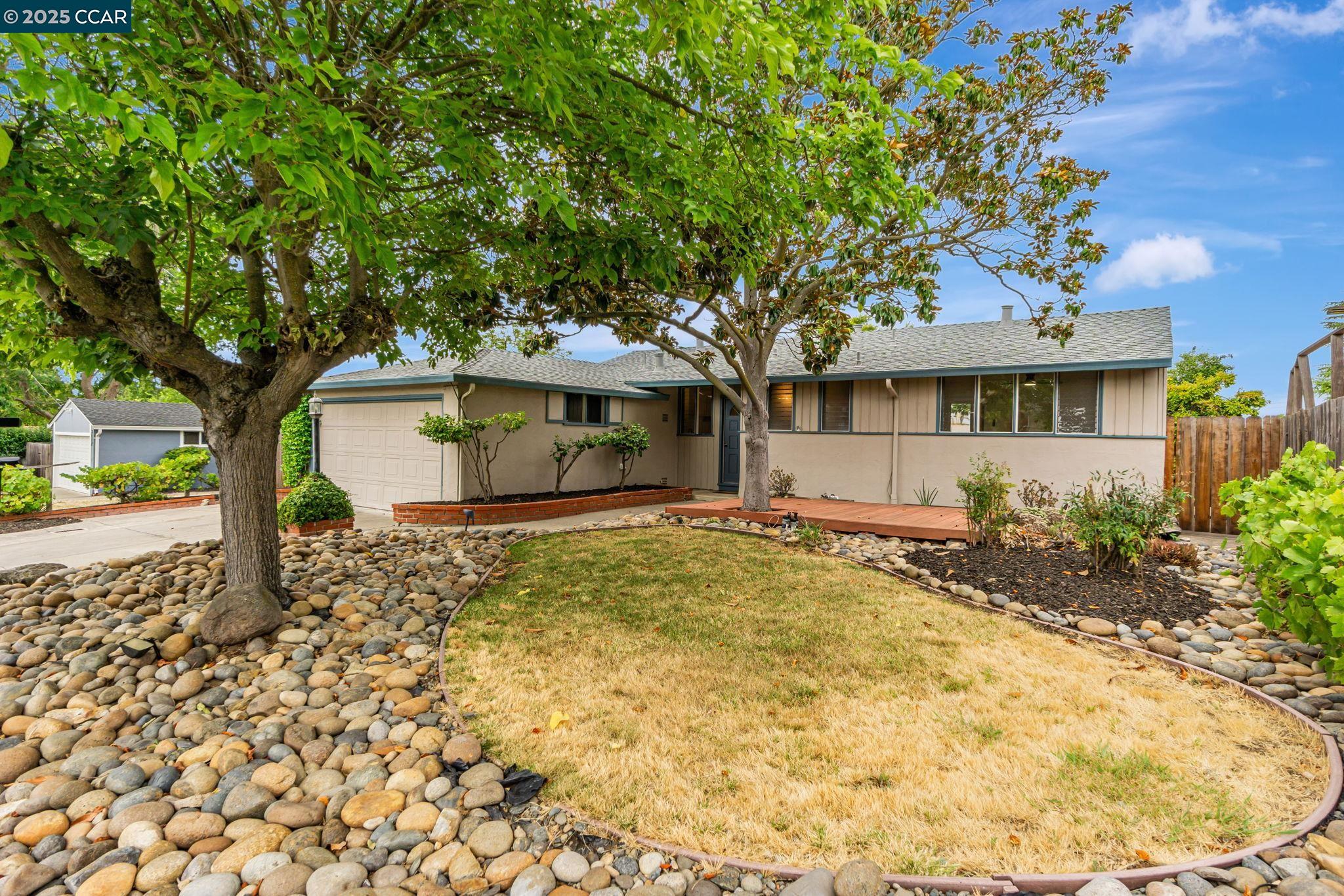 Detail Gallery Image 3 of 30 For 3119 Meadowbrook Dr, Concord,  CA 94519 - 3 Beds | 2 Baths
