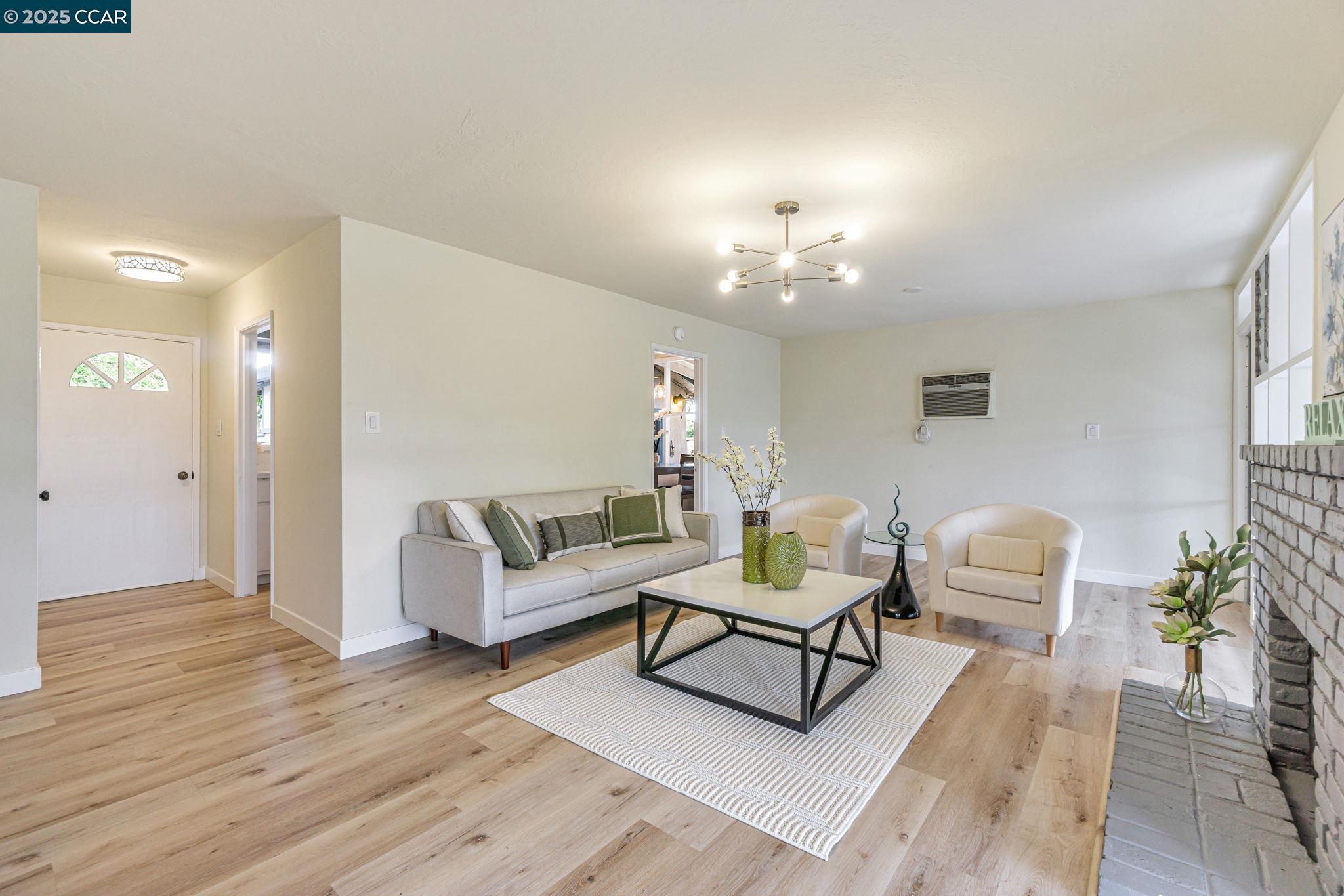 Detail Gallery Image 7 of 30 For 3119 Meadowbrook Dr, Concord,  CA 94519 - 3 Beds | 2 Baths