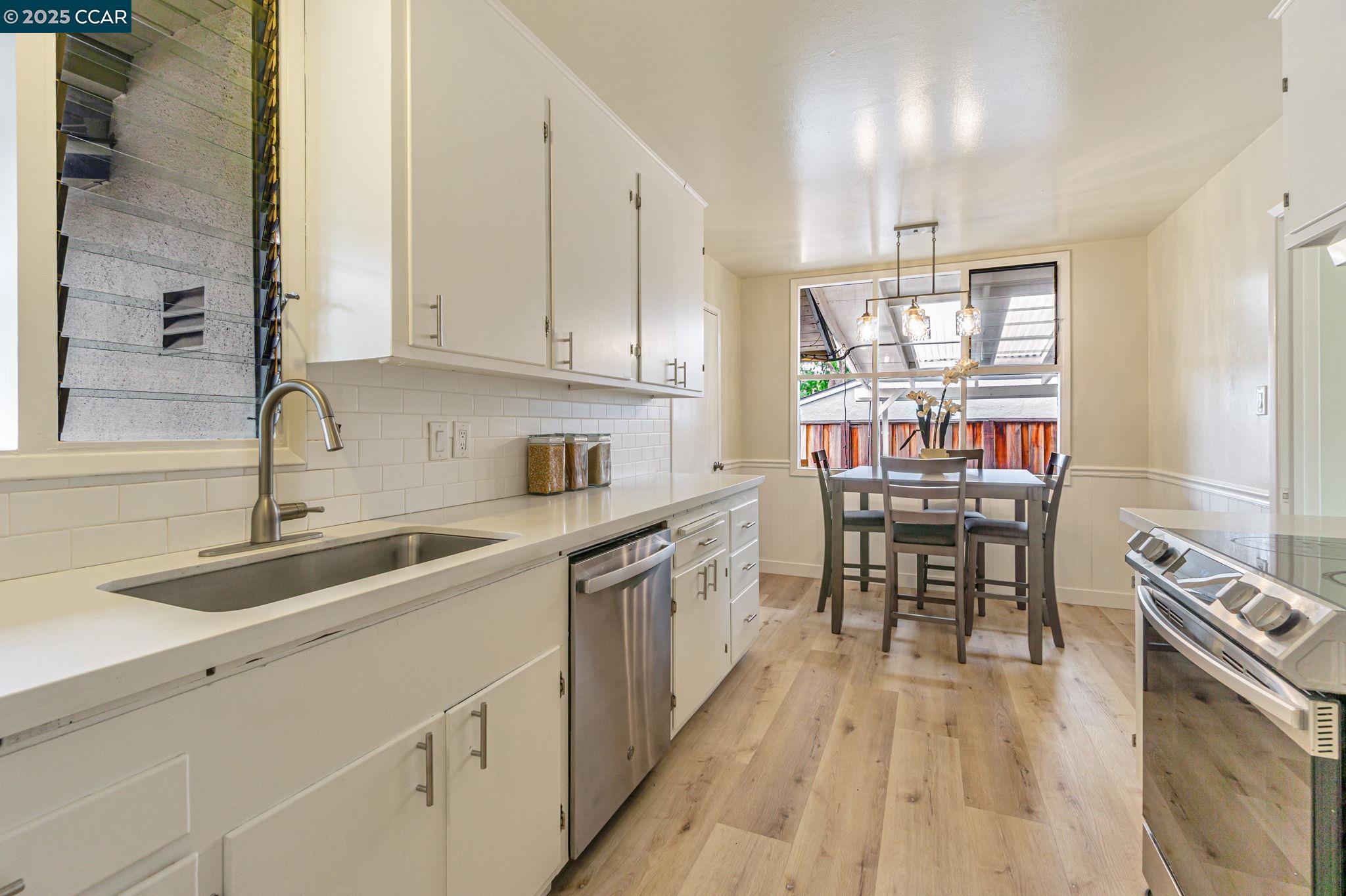 Detail Gallery Image 8 of 30 For 3119 Meadowbrook Dr, Concord,  CA 94519 - 3 Beds | 2 Baths