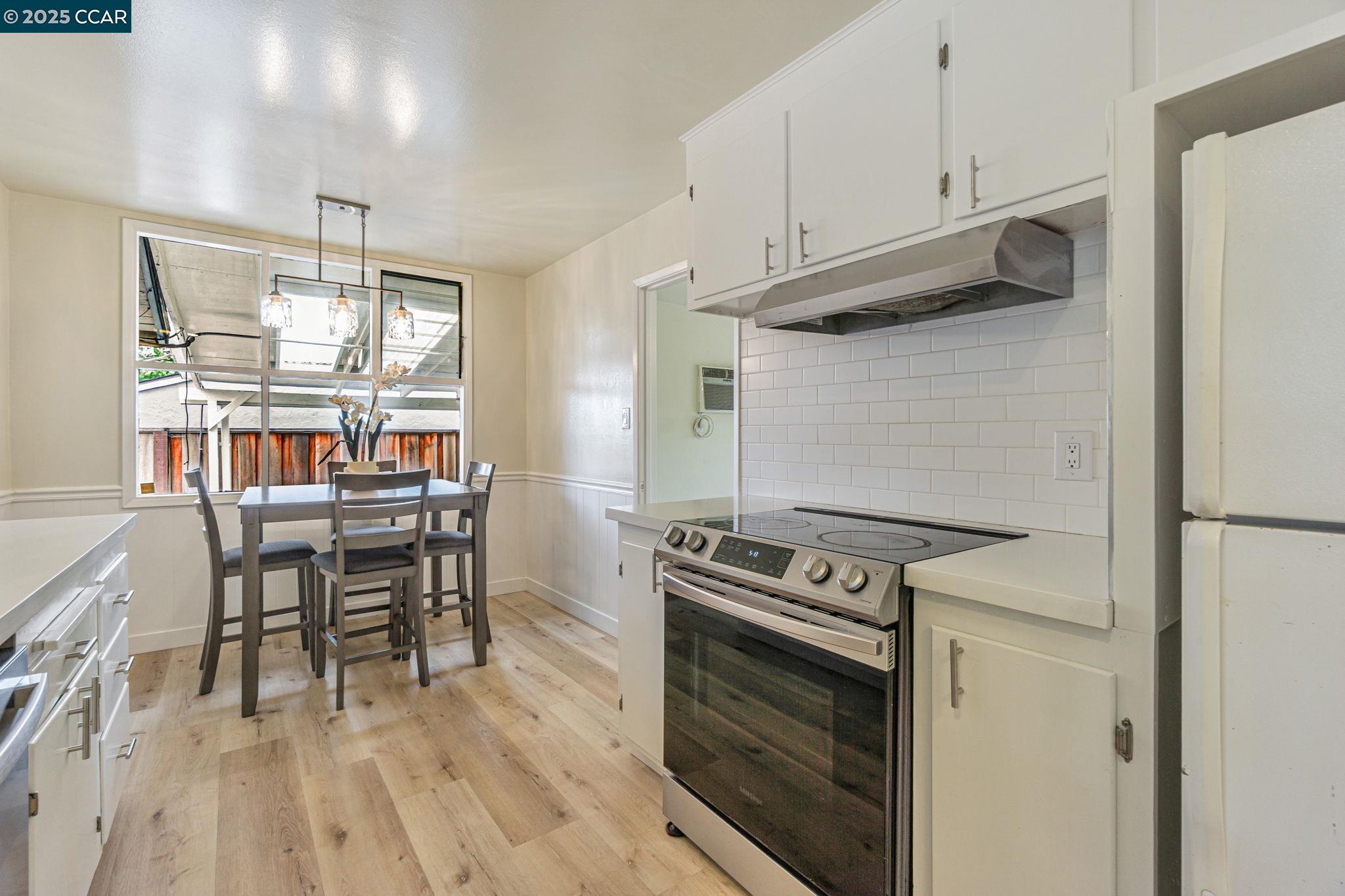Detail Gallery Image 9 of 30 For 3119 Meadowbrook Dr, Concord,  CA 94519 - 3 Beds | 2 Baths