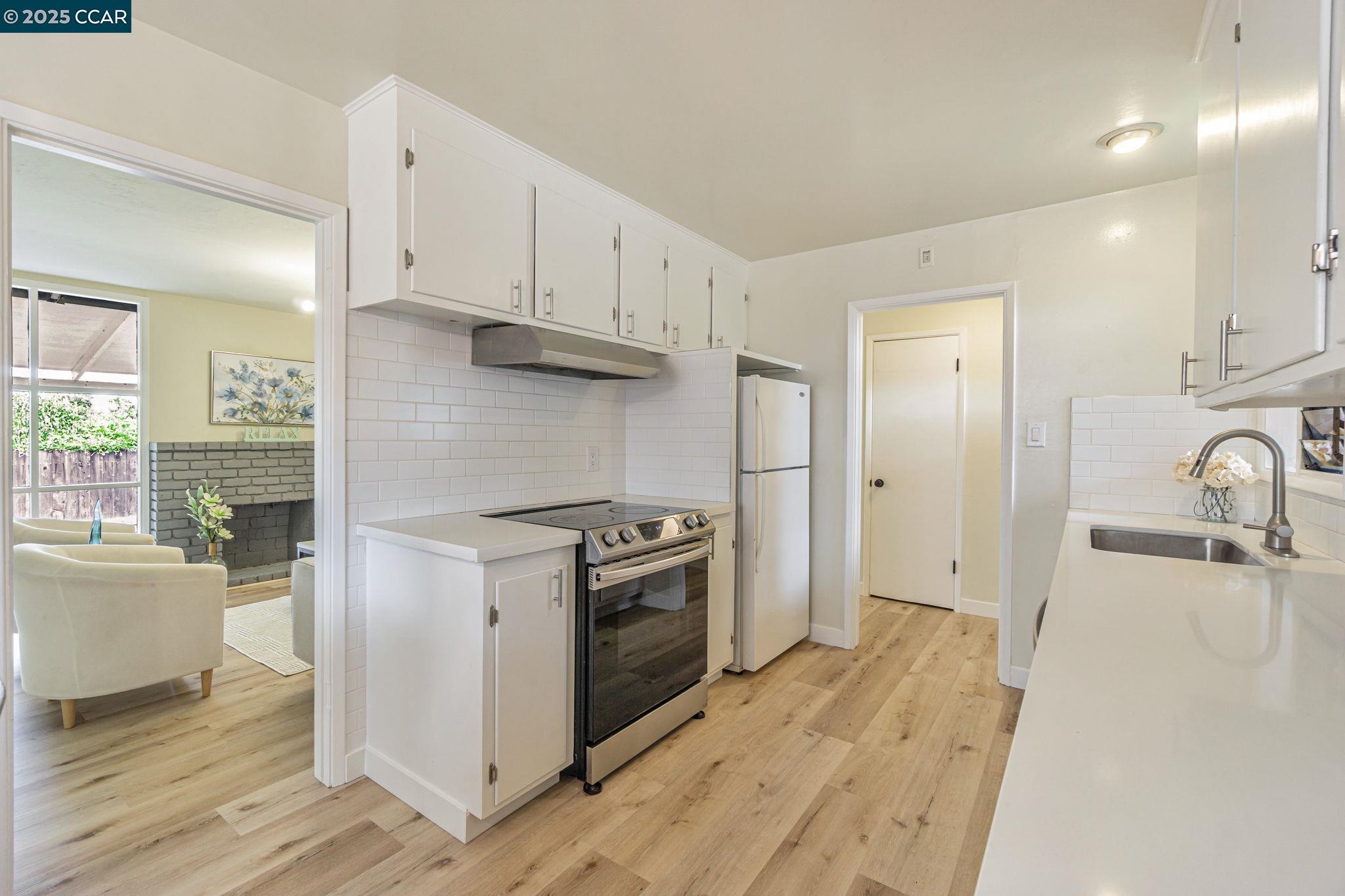 Detail Gallery Image 10 of 30 For 3119 Meadowbrook Dr, Concord,  CA 94519 - 3 Beds | 2 Baths