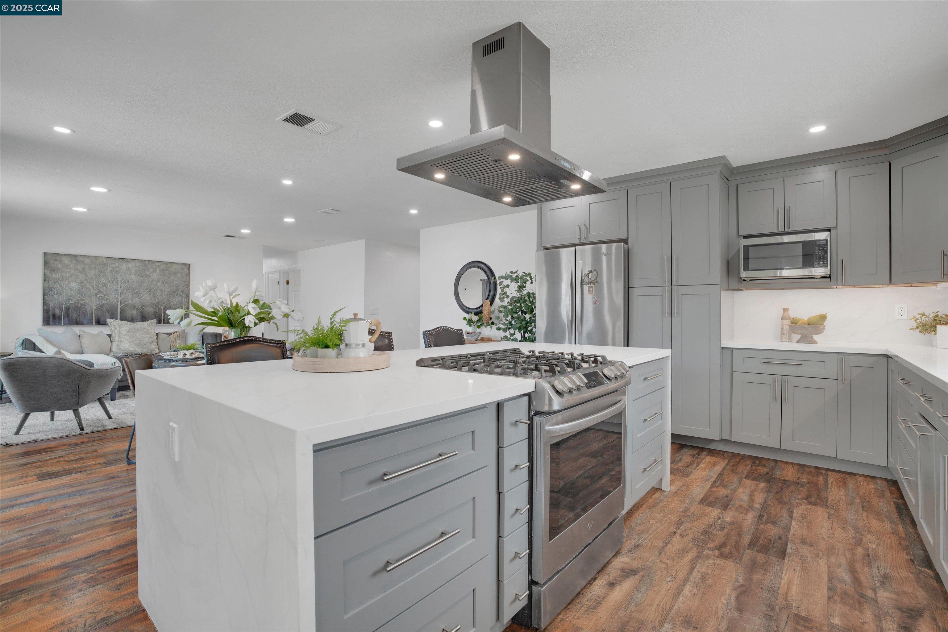 Detail Gallery Image 8 of 37 For 5438 Scenic Ave, Livermore,  CA 94551 - 4 Beds | 2 Baths