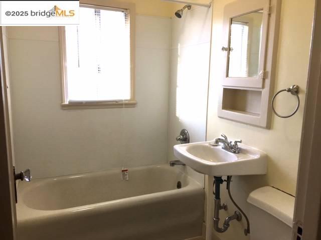 Detail Gallery Image 4 of 13 For 2240 Macarthur Blvd, Oakland,  CA 94602 - – Beds | – Baths