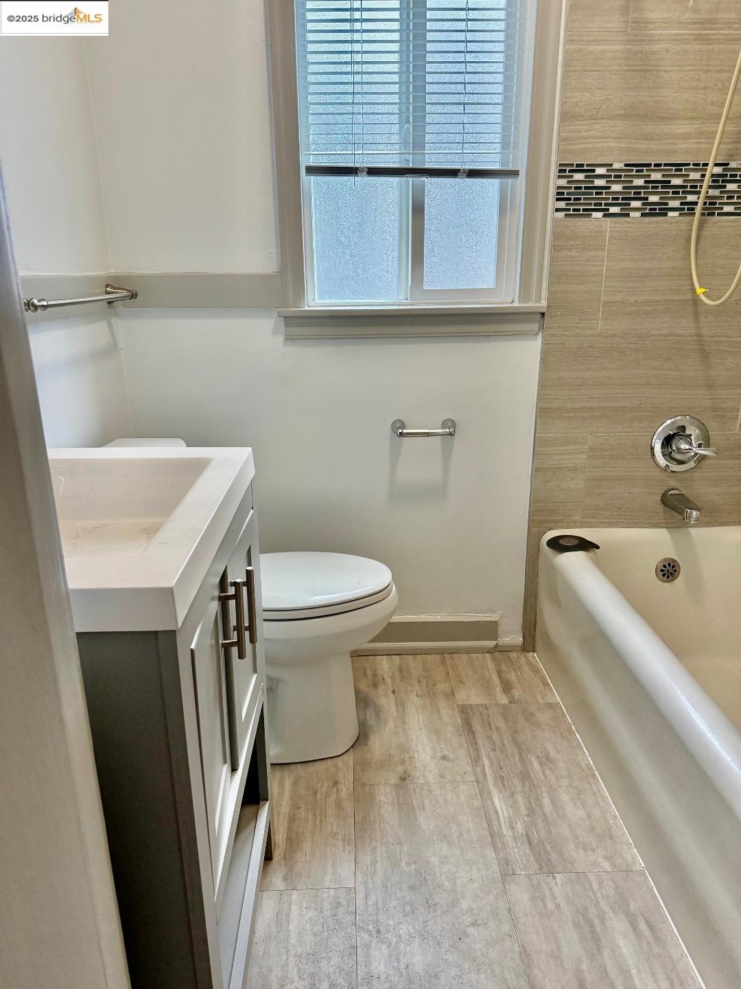 Detail Gallery Image 6 of 13 For 2240 Macarthur Blvd, Oakland,  CA 94602 - – Beds | – Baths