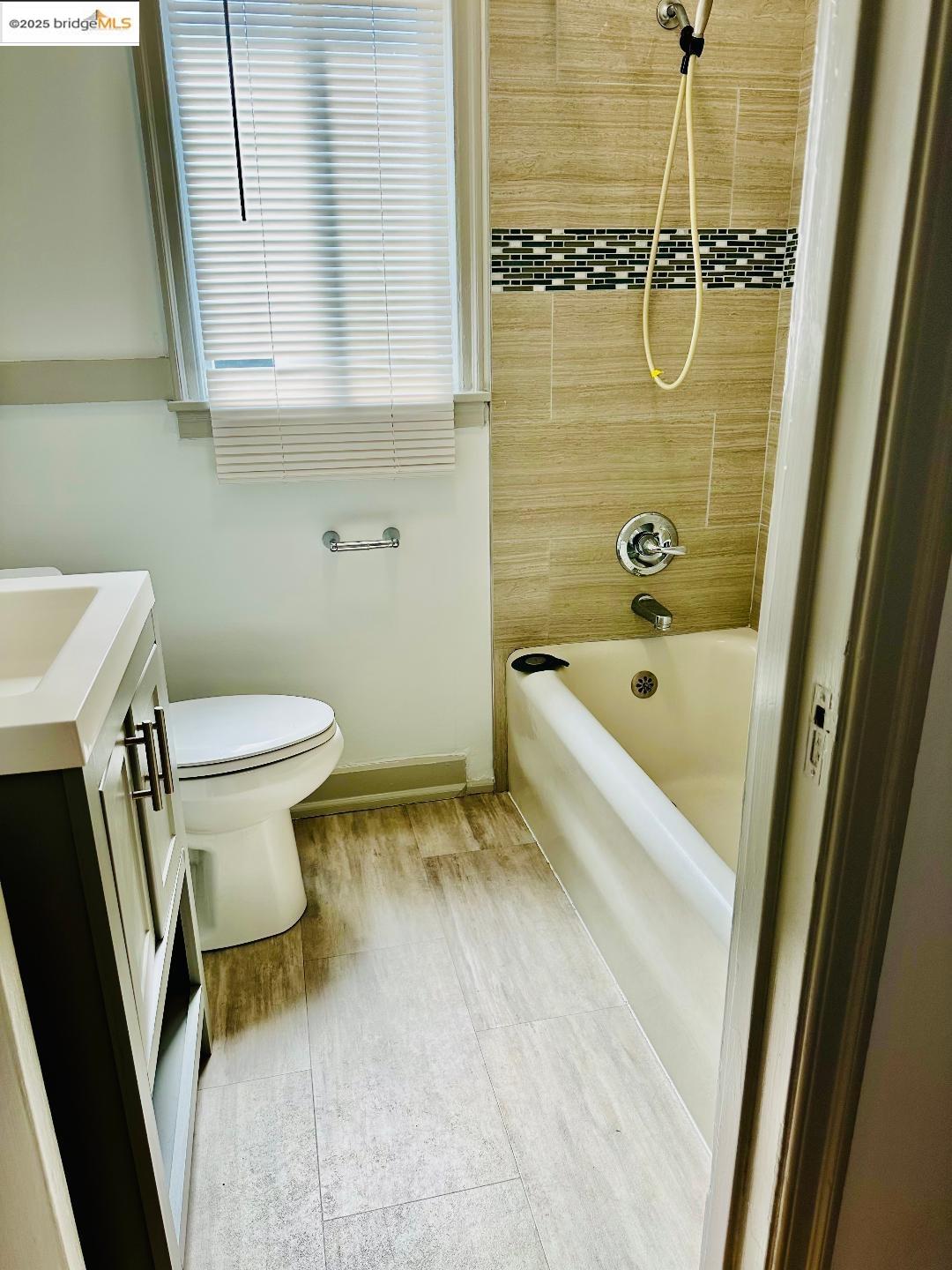 Detail Gallery Image 7 of 13 For 2240 Macarthur Blvd, Oakland,  CA 94602 - – Beds | – Baths