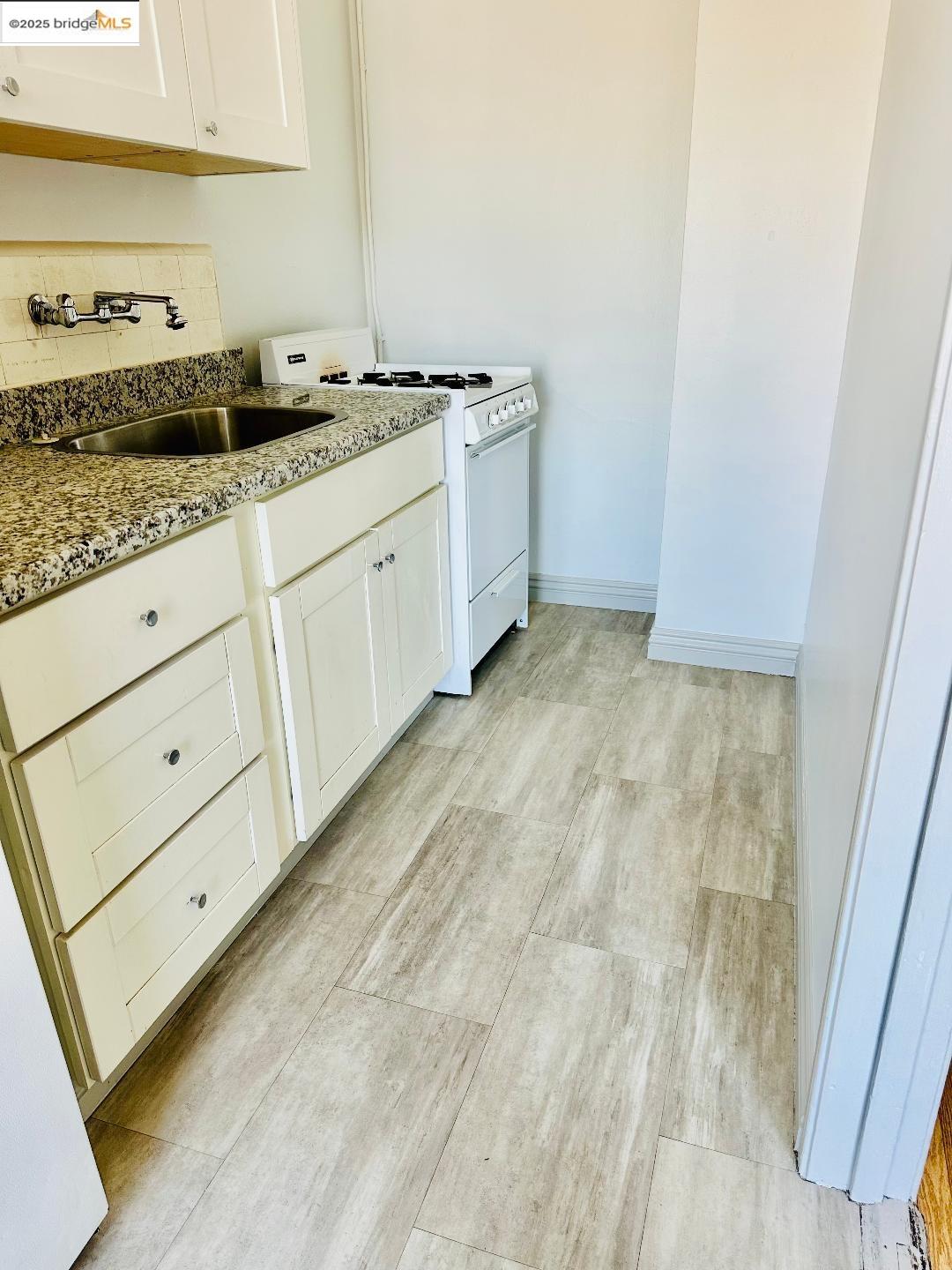 Detail Gallery Image 9 of 13 For 2240 Macarthur Blvd, Oakland,  CA 94602 - – Beds | – Baths