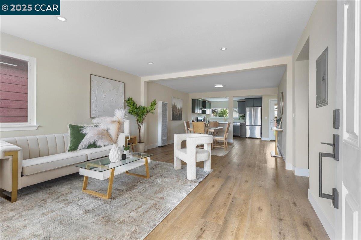 Detail Gallery Image 2 of 29 For 2367 Dover Ave, San Pablo,  CA 94806 - 3 Beds | 2 Baths