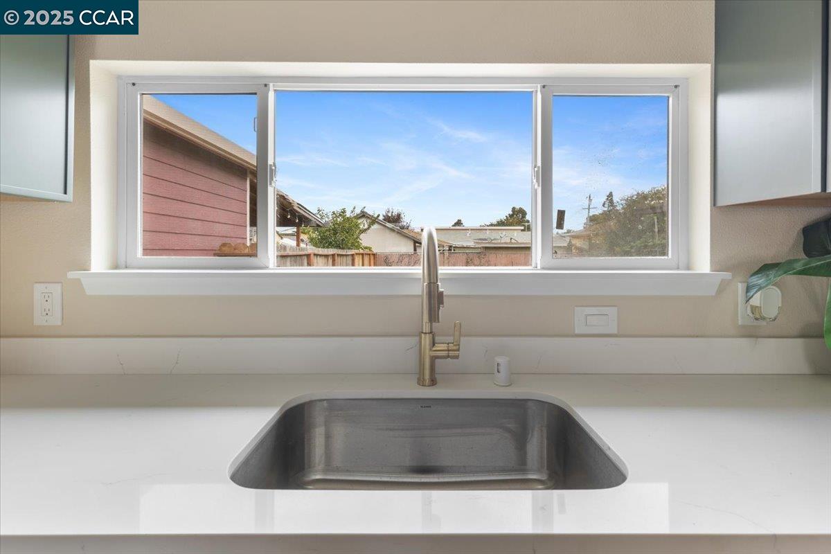 Detail Gallery Image 12 of 29 For 2367 Dover Ave, San Pablo,  CA 94806 - 3 Beds | 2 Baths