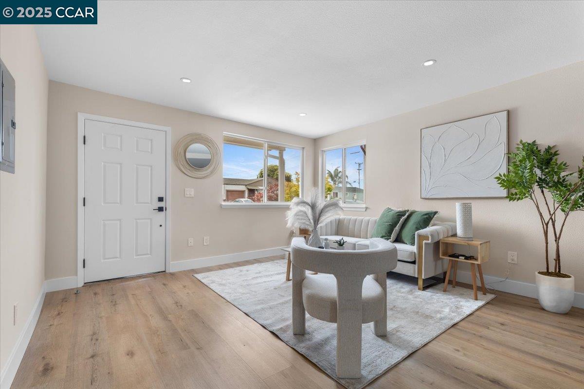 Detail Gallery Image 3 of 29 For 2367 Dover Ave, San Pablo,  CA 94806 - 3 Beds | 2 Baths