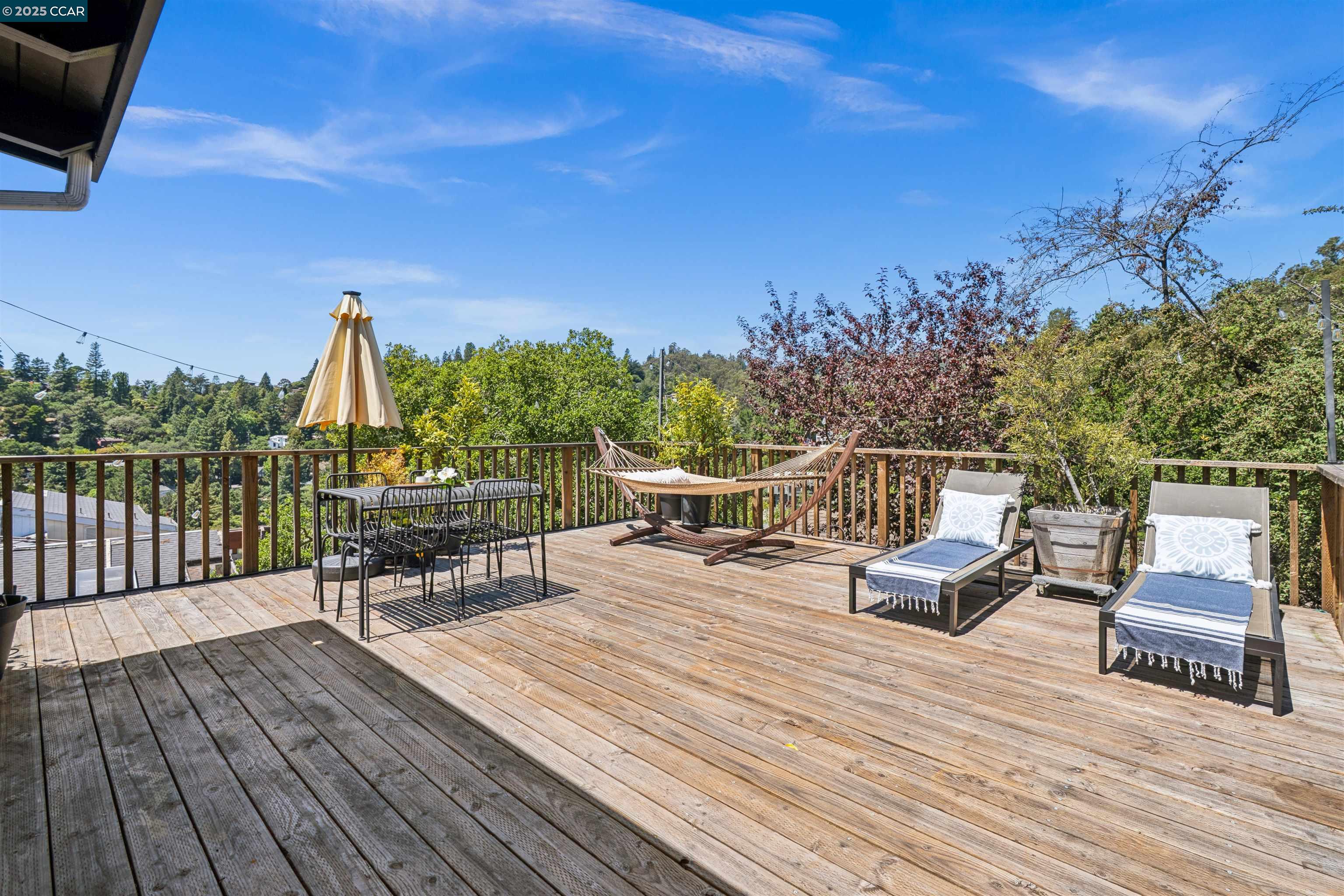 5915 ALHAMBRA AVE, Oakland, California 94611, 4 Bedrooms Bedrooms, 7 Rooms Rooms,3 BathroomsBathrooms,Residential,For Sale,5915 ALHAMBRA AVE,41105254