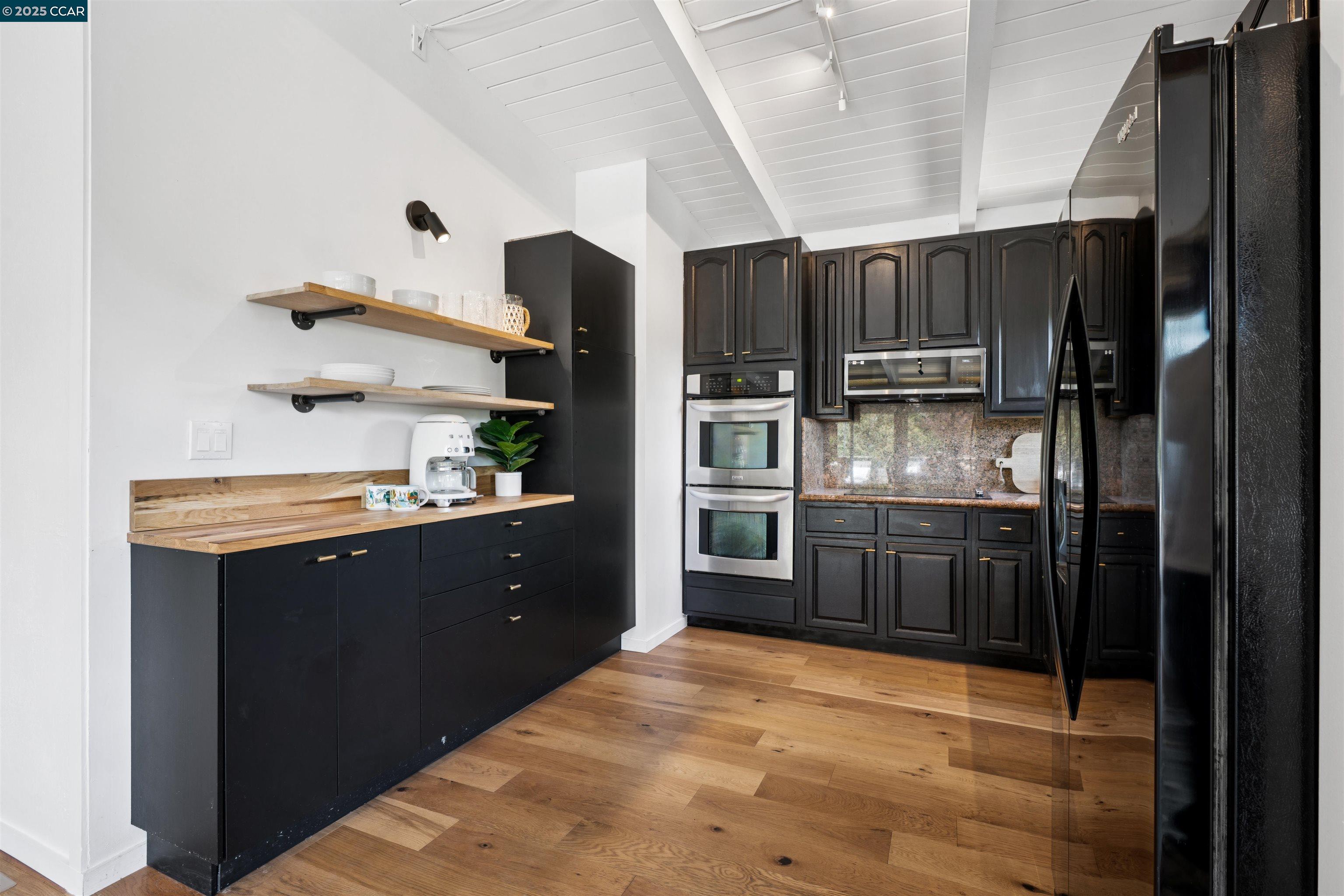 5915 ALHAMBRA AVE, Oakland, California 94611, 4 Bedrooms Bedrooms, 7 Rooms Rooms,3 BathroomsBathrooms,Residential,For Sale,5915 ALHAMBRA AVE,41105254