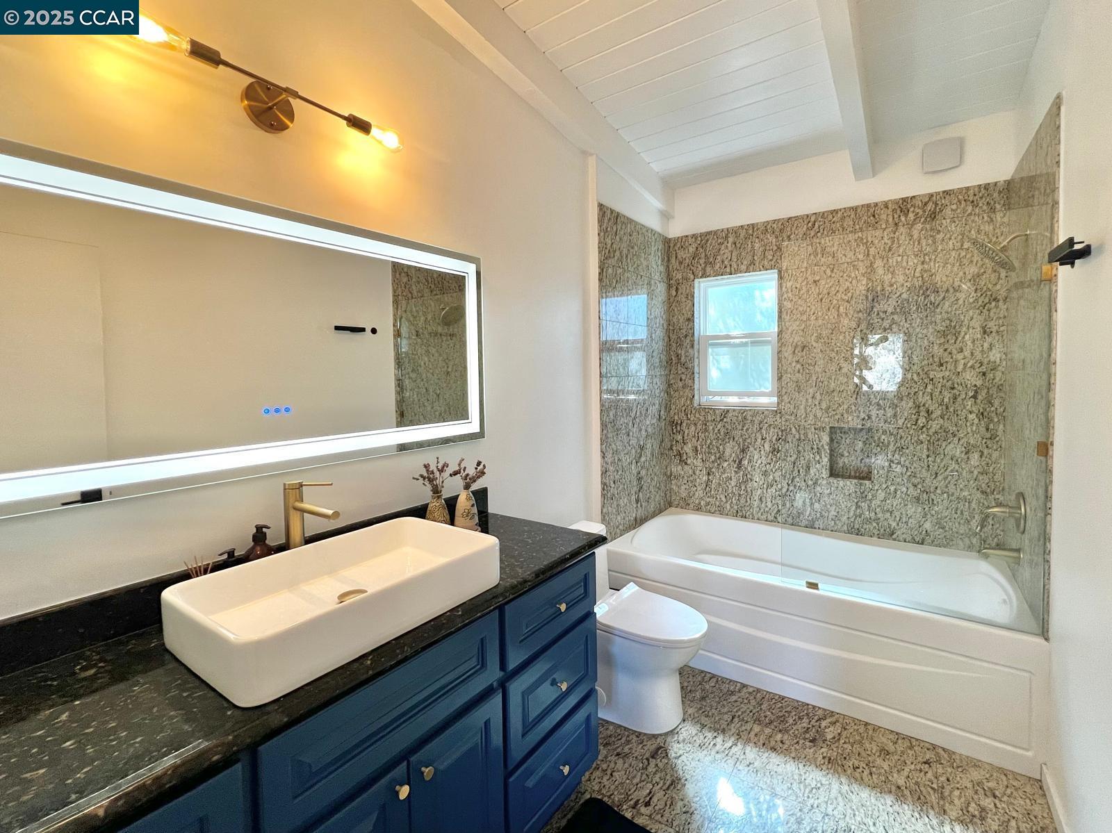 5915 ALHAMBRA AVE, Oakland, California 94611, 4 Bedrooms Bedrooms, 7 Rooms Rooms,3 BathroomsBathrooms,Residential,For Sale,5915 ALHAMBRA AVE,41105254