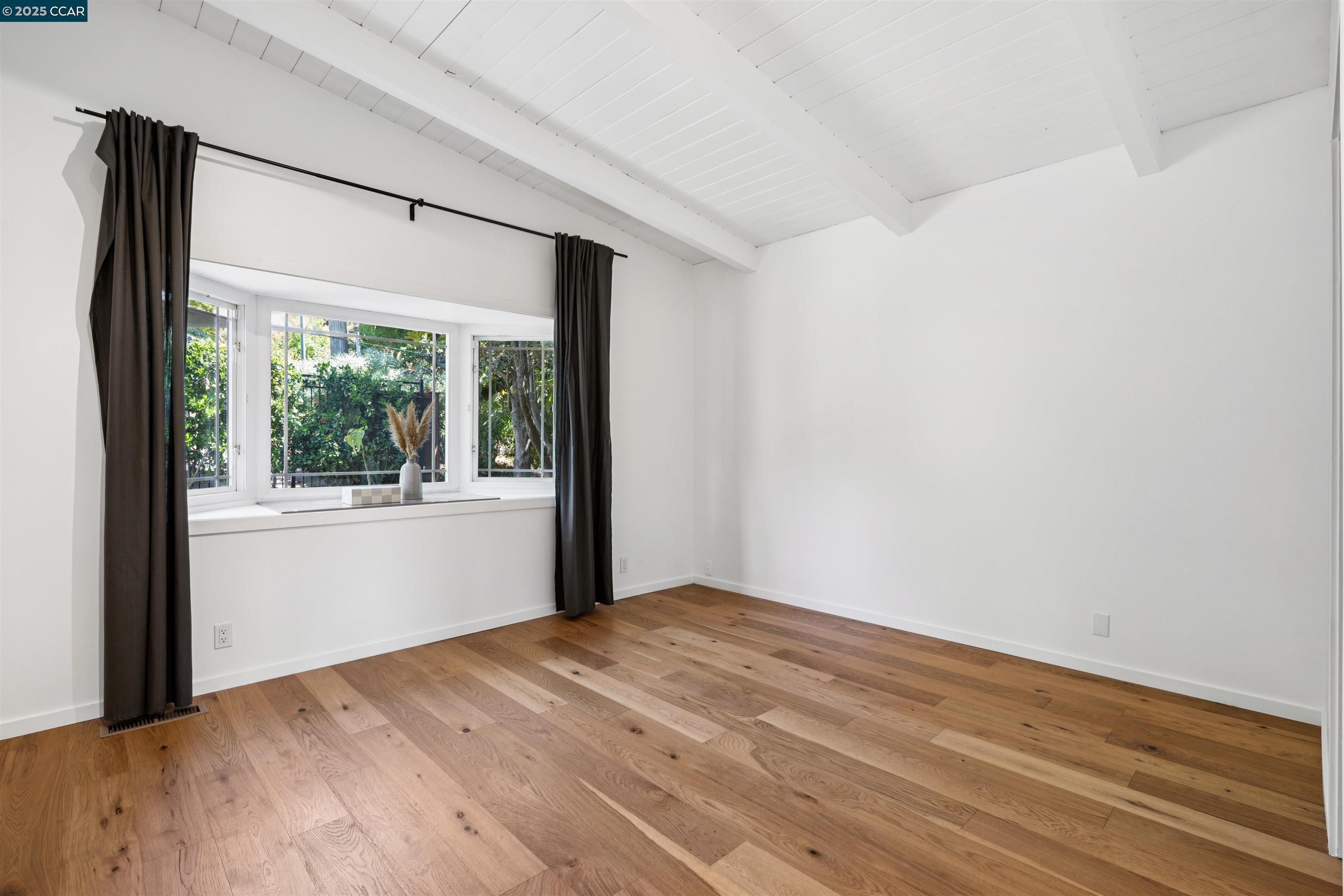 5915 ALHAMBRA AVE, Oakland, California 94611, 4 Bedrooms Bedrooms, 7 Rooms Rooms,3 BathroomsBathrooms,Residential,For Sale,5915 ALHAMBRA AVE,41105254