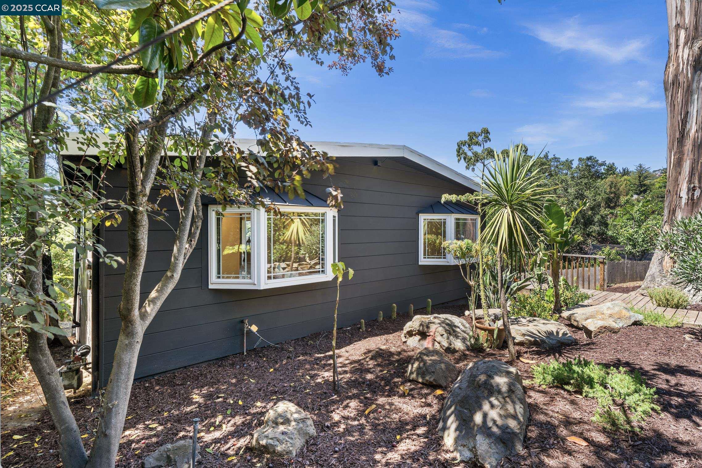 5915 ALHAMBRA AVE, Oakland, California 94611, 4 Bedrooms Bedrooms, 7 Rooms Rooms,3 BathroomsBathrooms,Residential,For Sale,5915 ALHAMBRA AVE,41105254