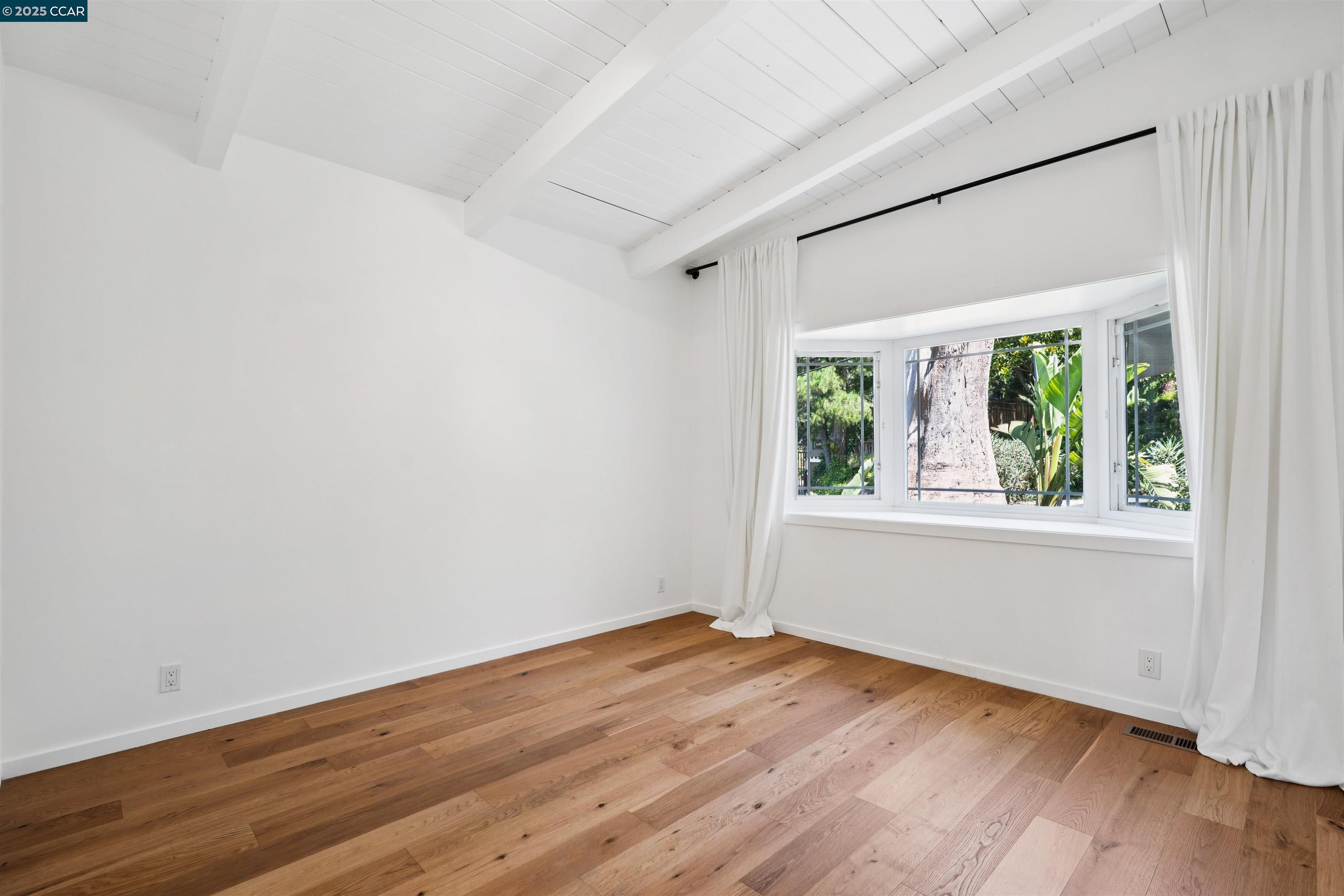 5915 ALHAMBRA AVE, Oakland, California 94611, 4 Bedrooms Bedrooms, 7 Rooms Rooms,3 BathroomsBathrooms,Residential,For Sale,5915 ALHAMBRA AVE,41105254