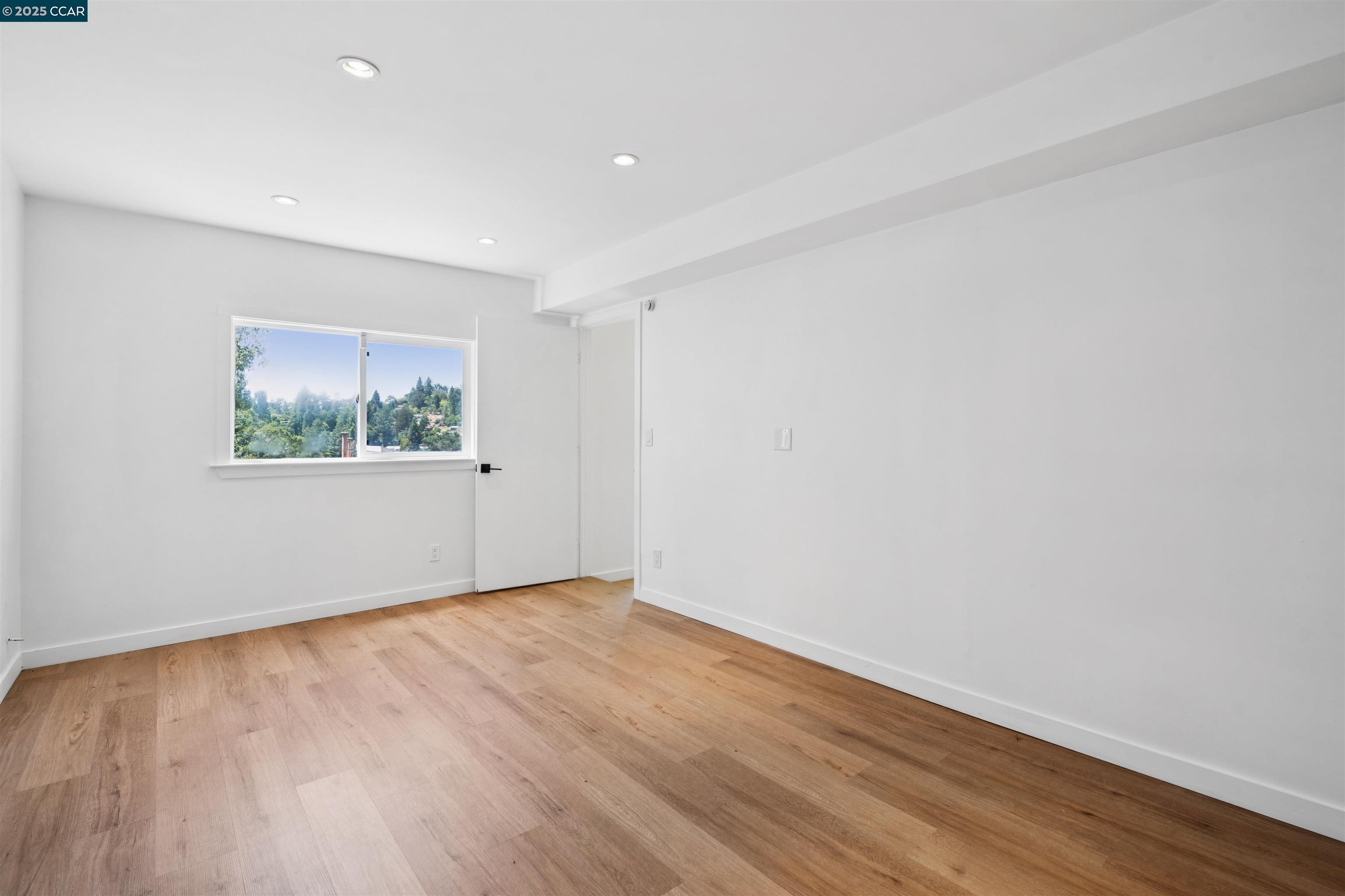 5915 ALHAMBRA AVE, Oakland, California 94611, 4 Bedrooms Bedrooms, 7 Rooms Rooms,3 BathroomsBathrooms,Residential,For Sale,5915 ALHAMBRA AVE,41105254