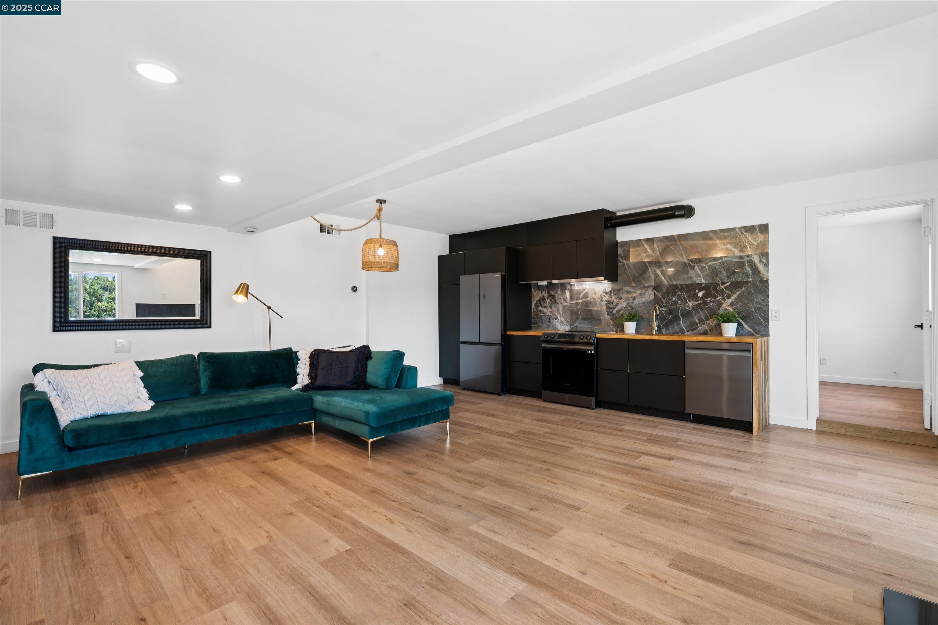 5915 ALHAMBRA AVE, Oakland, California 94611, 4 Bedrooms Bedrooms, 7 Rooms Rooms,3 BathroomsBathrooms,Residential,For Sale,5915 ALHAMBRA AVE,41105254