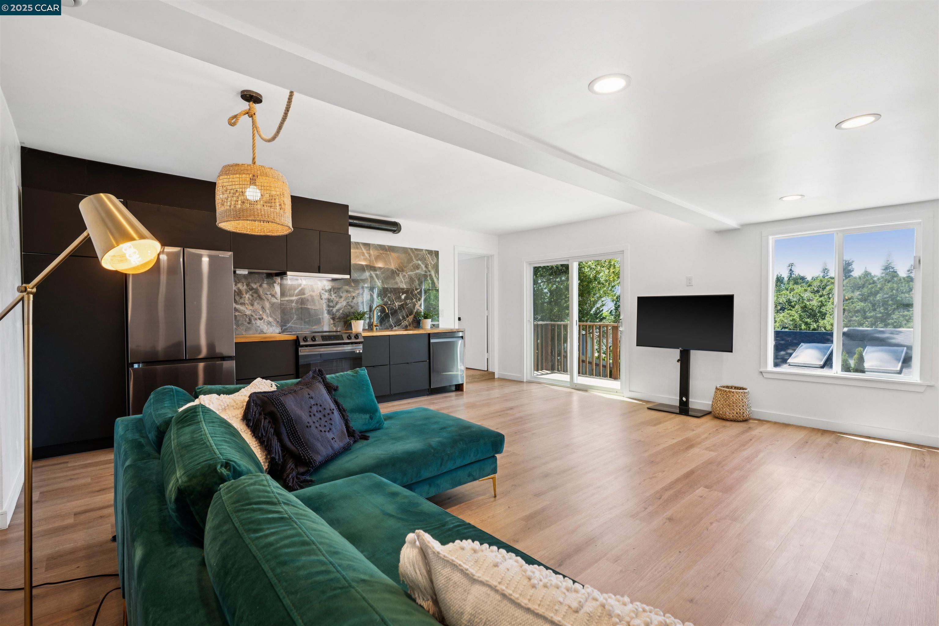 5915 ALHAMBRA AVE, Oakland, California 94611, 4 Bedrooms Bedrooms, 7 Rooms Rooms,3 BathroomsBathrooms,Residential,For Sale,5915 ALHAMBRA AVE,41105254