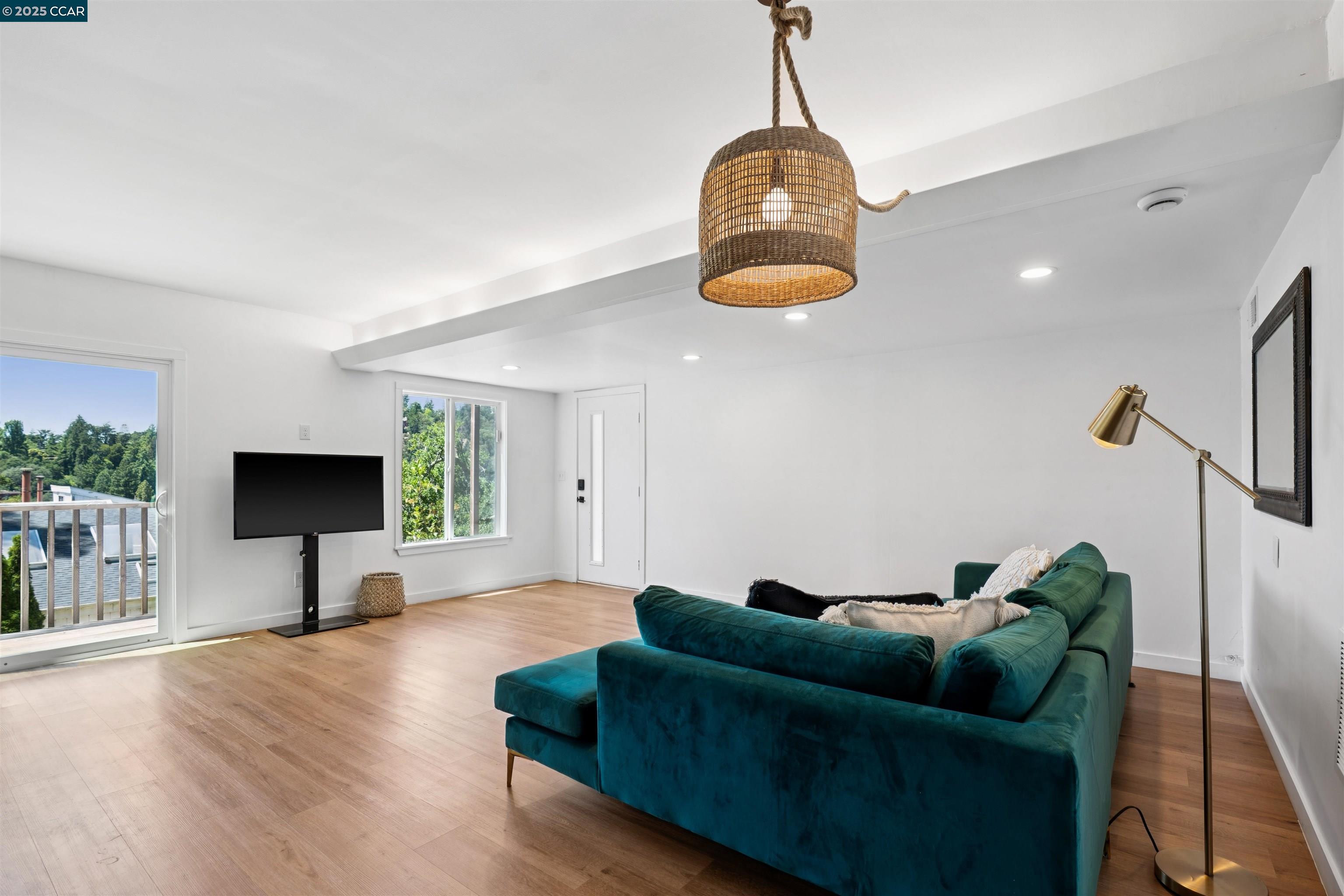 5915 ALHAMBRA AVE, Oakland, California 94611, 4 Bedrooms Bedrooms, 7 Rooms Rooms,3 BathroomsBathrooms,Residential,For Sale,5915 ALHAMBRA AVE,41105254
