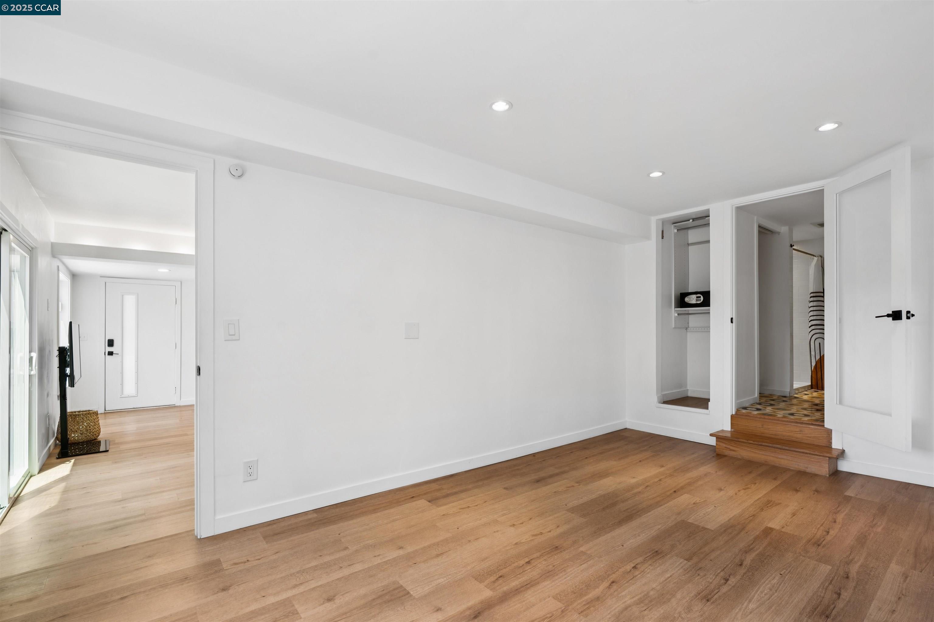 5915 ALHAMBRA AVE, Oakland, California 94611, 4 Bedrooms Bedrooms, 7 Rooms Rooms,3 BathroomsBathrooms,Residential,For Sale,5915 ALHAMBRA AVE,41105254