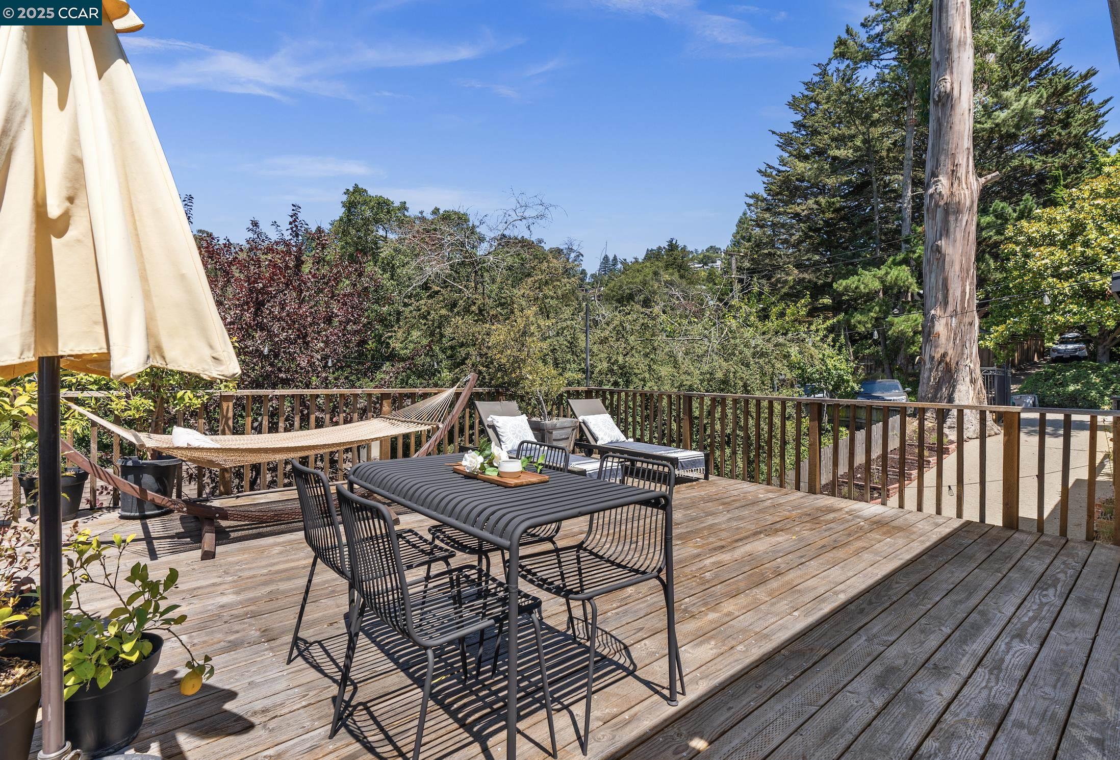 5915 ALHAMBRA AVE, Oakland, California 94611, 4 Bedrooms Bedrooms, 7 Rooms Rooms,3 BathroomsBathrooms,Residential,For Sale,5915 ALHAMBRA AVE,41105254