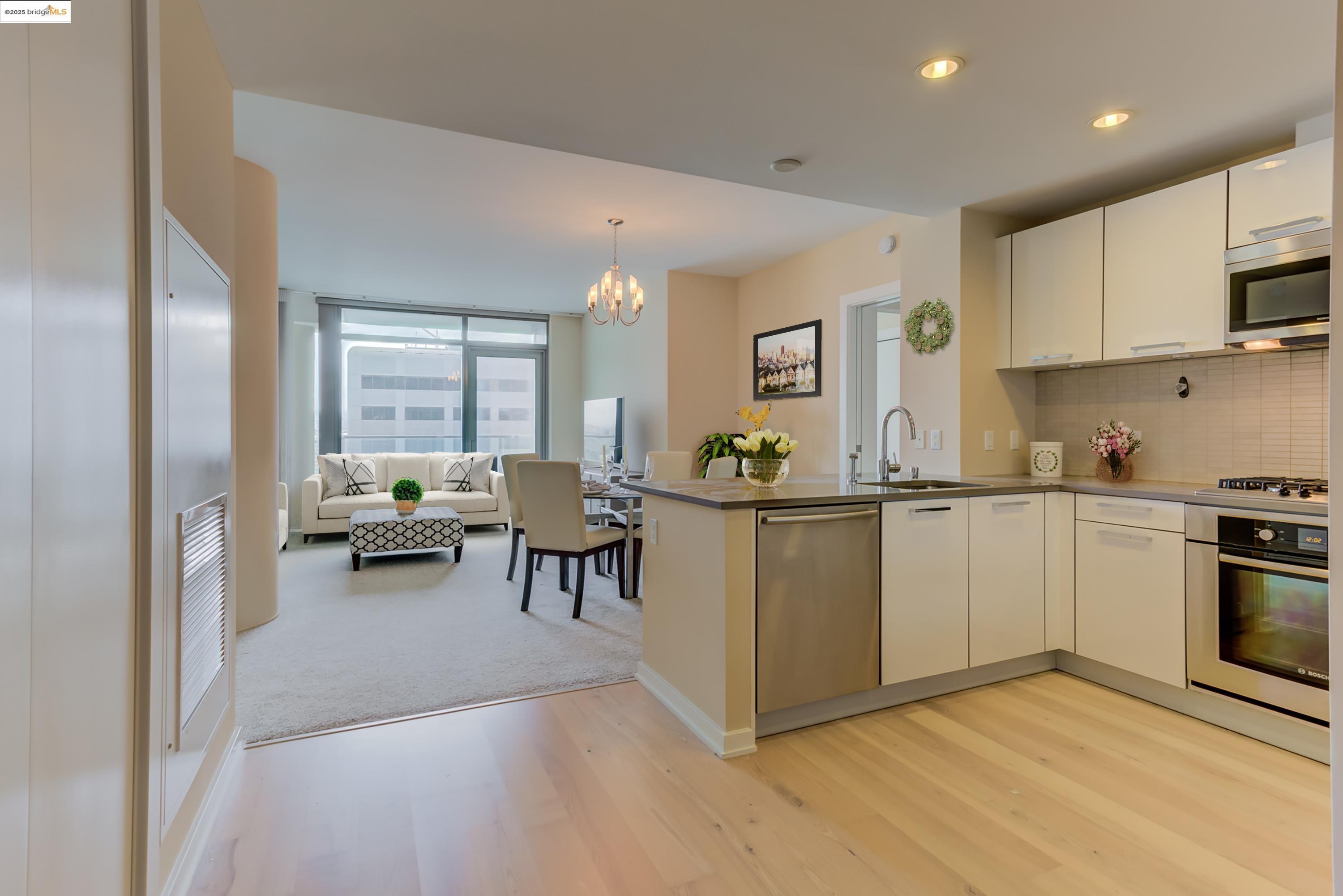Detail Gallery Image 2 of 23 For 1 Hawthorne 14c,  San Francisco,  CA 94105 - 2 Beds | 2 Baths