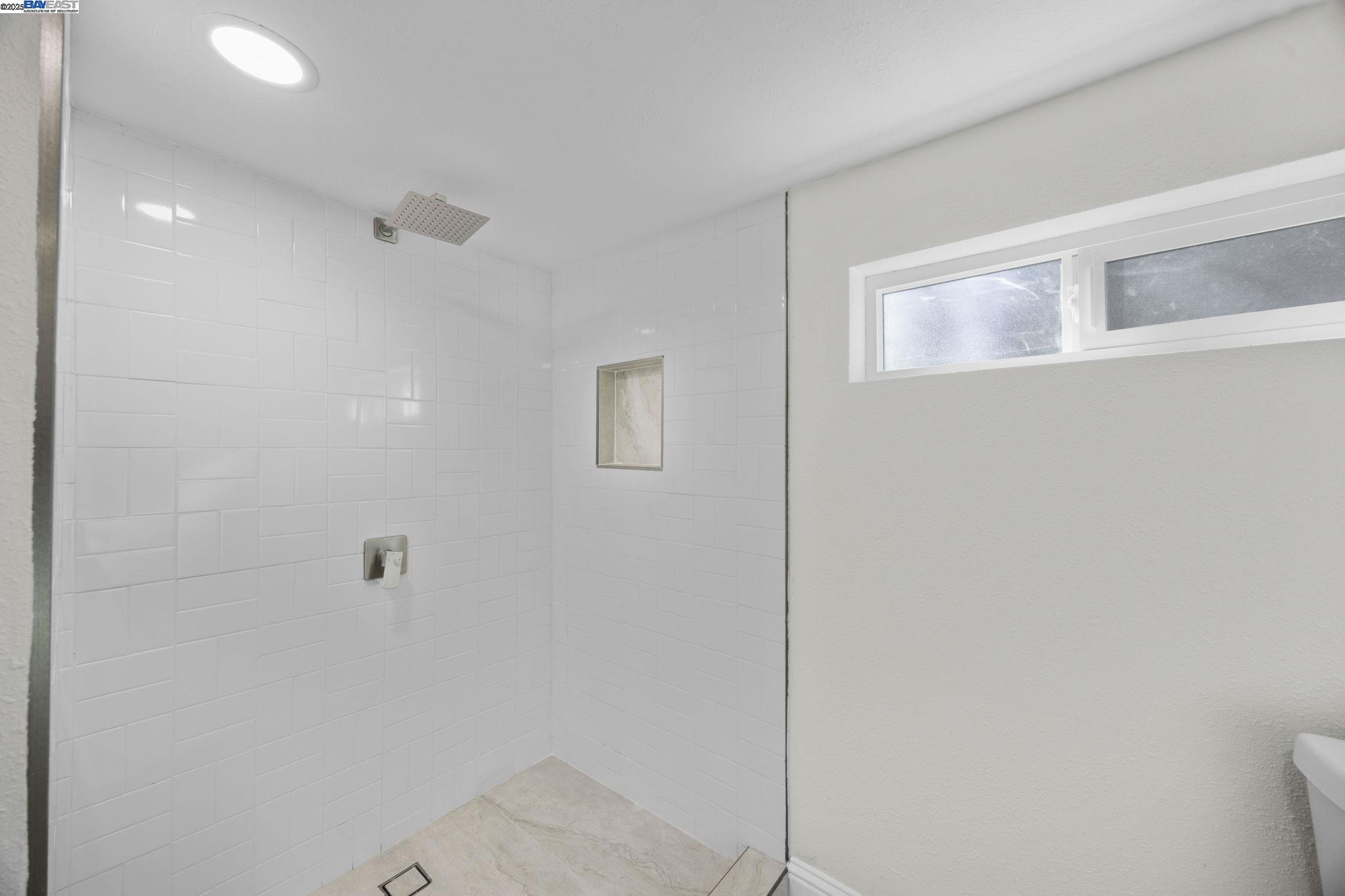 Detail Gallery Image 17 of 29 For 20 W Ruby St, Richmond,  CA 94801 - 2 Beds | 2 Baths