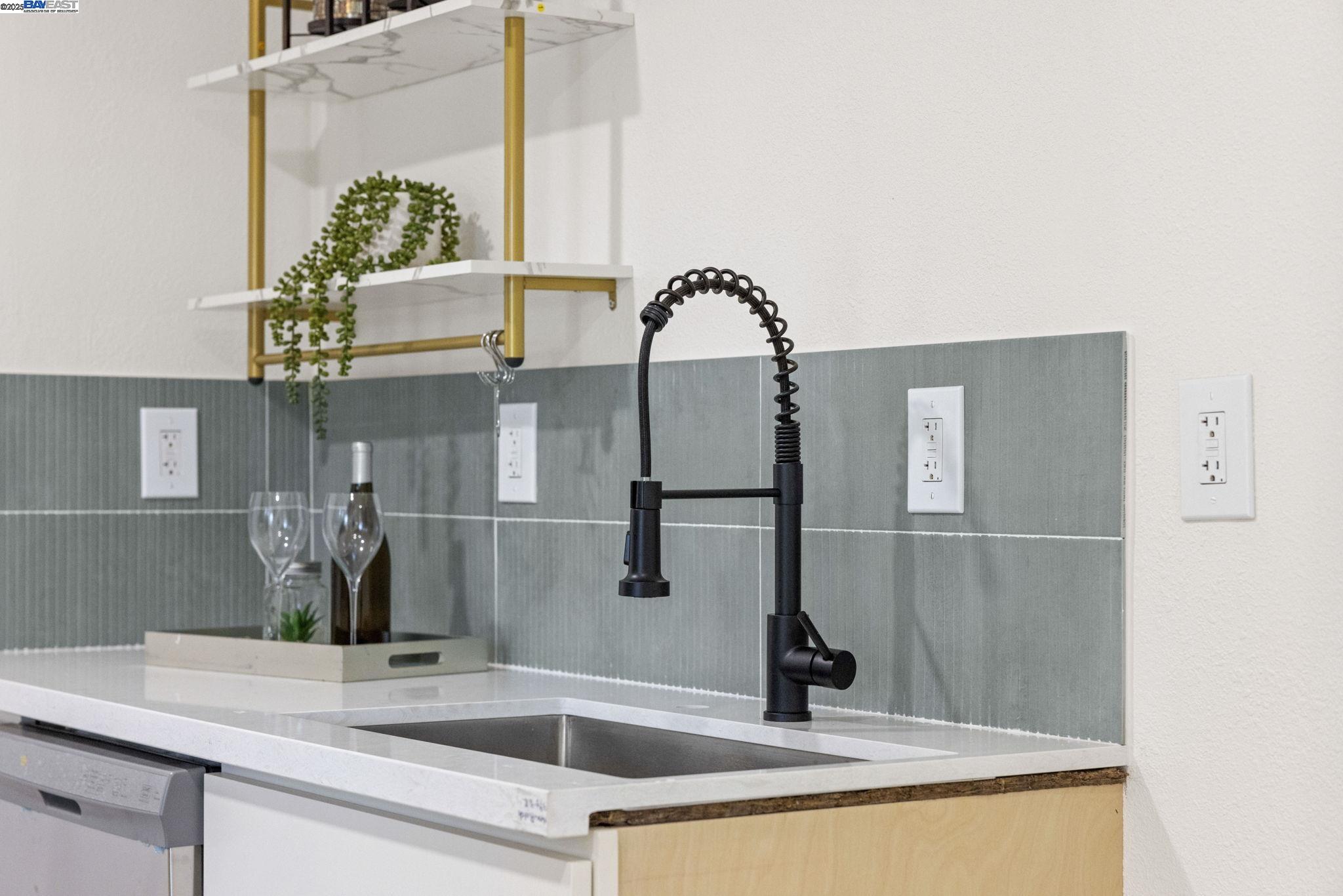 Detail Gallery Image 20 of 29 For 20 W Ruby St, Richmond,  CA 94801 - 2 Beds | 2 Baths