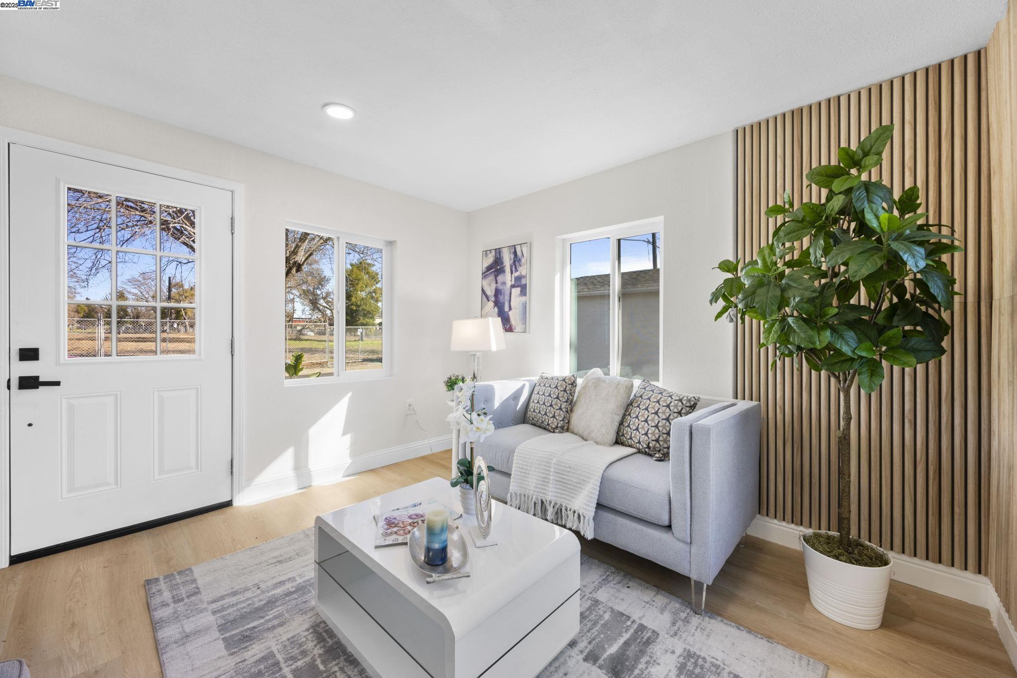 Detail Gallery Image 5 of 29 For 20 W Ruby St, Richmond,  CA 94801 - 2 Beds | 2 Baths