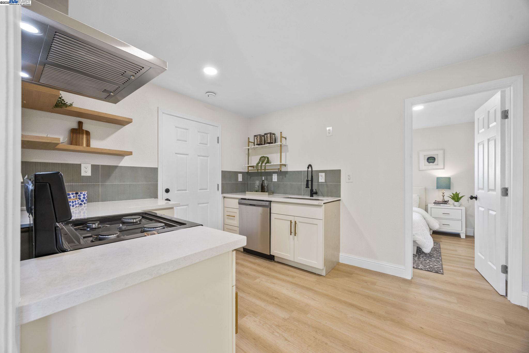 Detail Gallery Image 8 of 29 For 20 W Ruby St, Richmond,  CA 94801 - 2 Beds | 2 Baths
