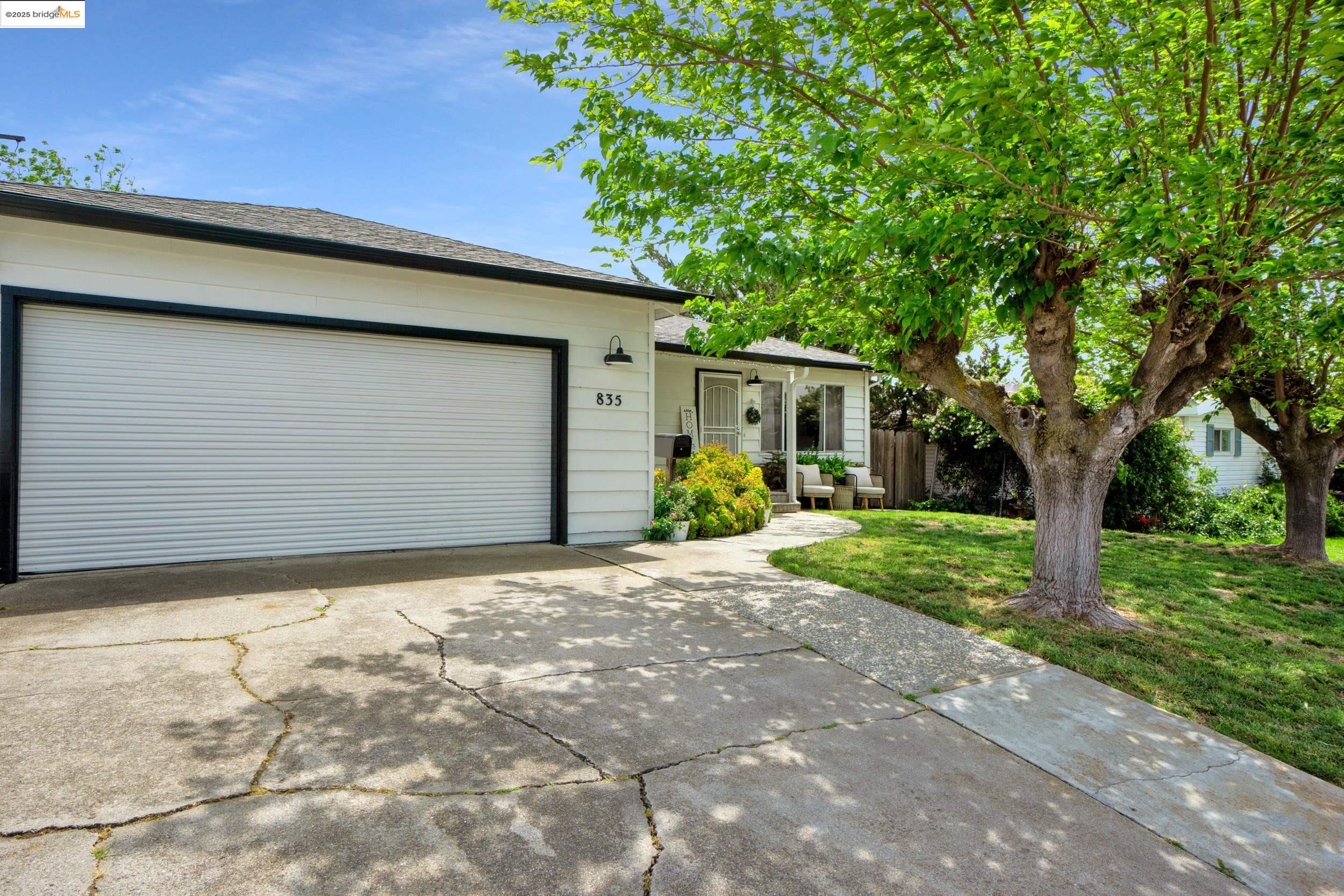 Detail Gallery Image 1 of 45 For 835 Elm Way, Rio Vista,  CA 94571 - 3 Beds | 1/1 Baths