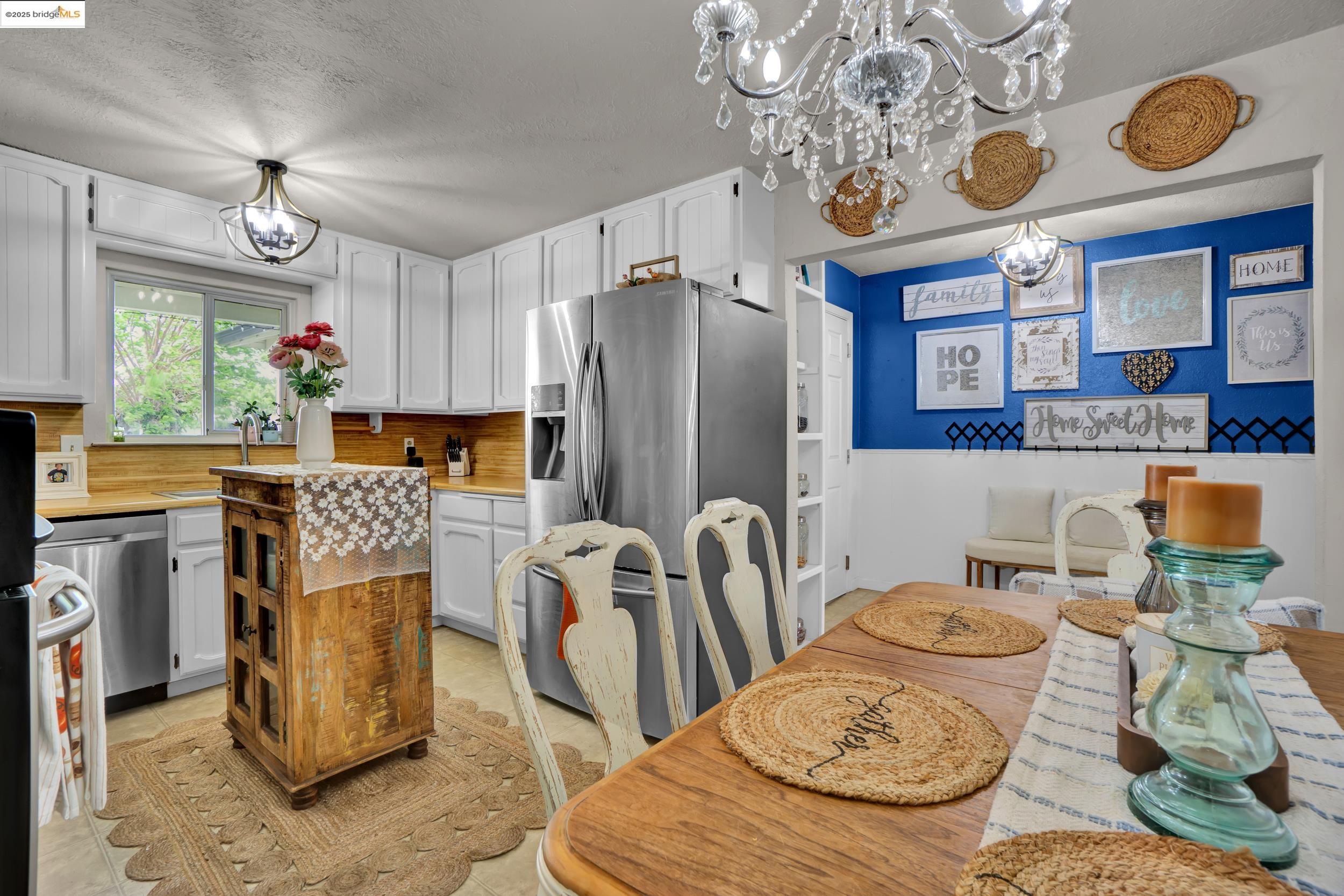 Detail Gallery Image 3 of 45 For 835 Elm Way, Rio Vista,  CA 94571 - 3 Beds | 1/1 Baths
