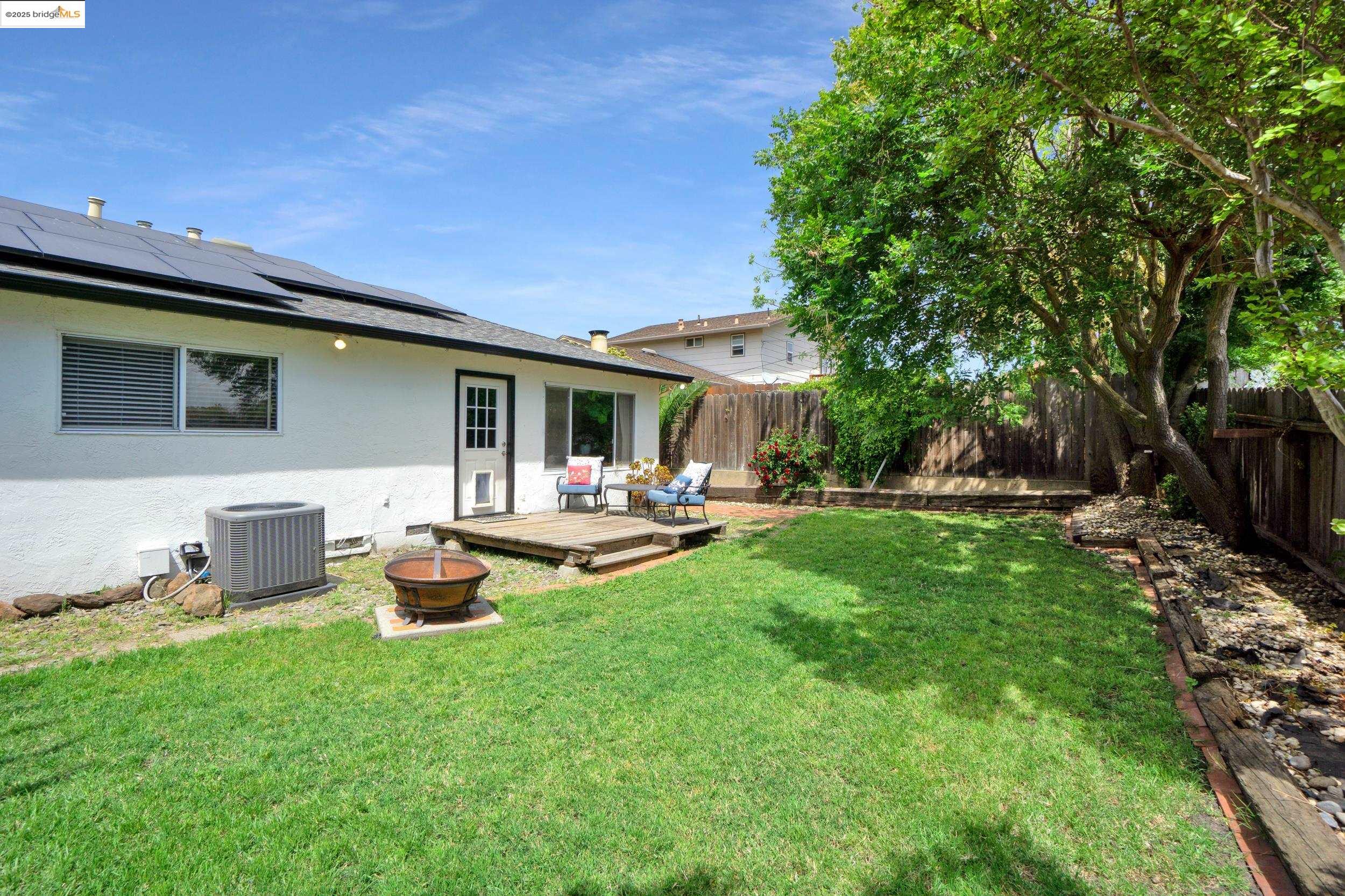 Detail Gallery Image 4 of 45 For 835 Elm Way, Rio Vista,  CA 94571 - 3 Beds | 1/1 Baths