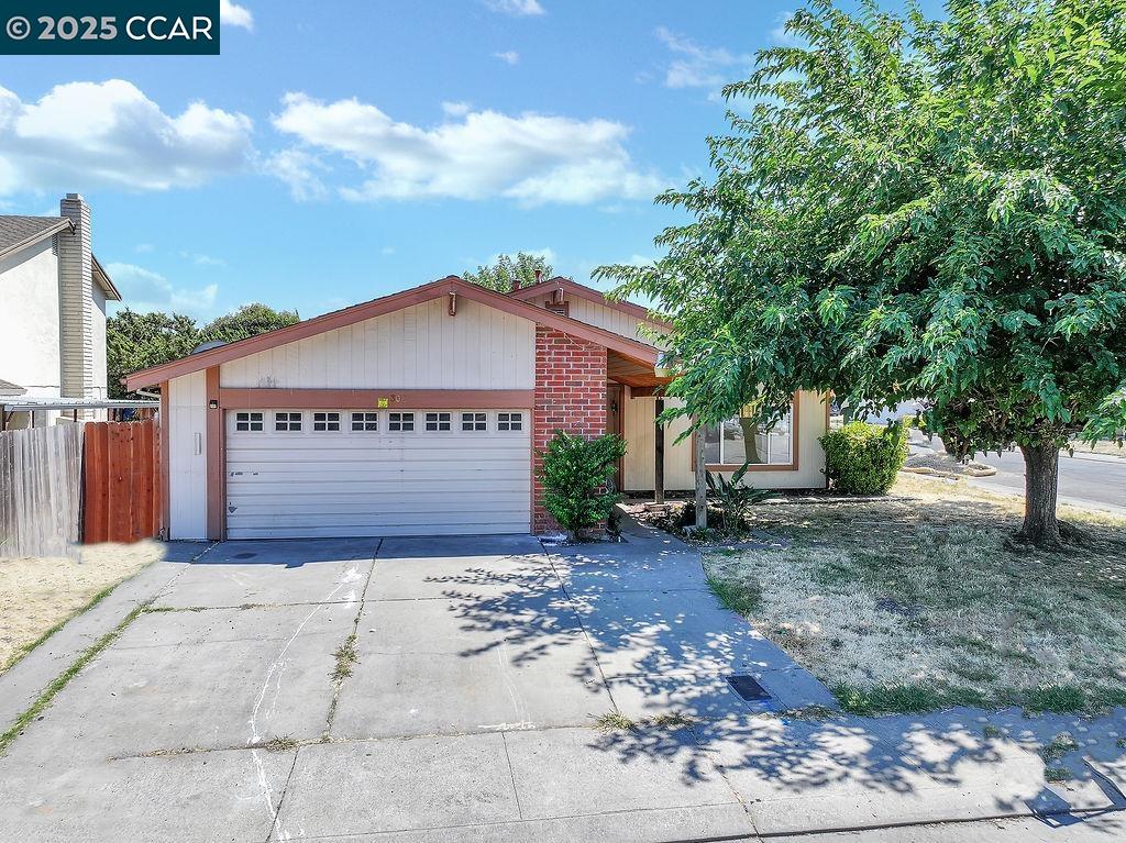 Detail Gallery Image 1 of 28 For 302 Lisa Ct, Stockton,  CA 95210 - 4 Beds | 2 Baths