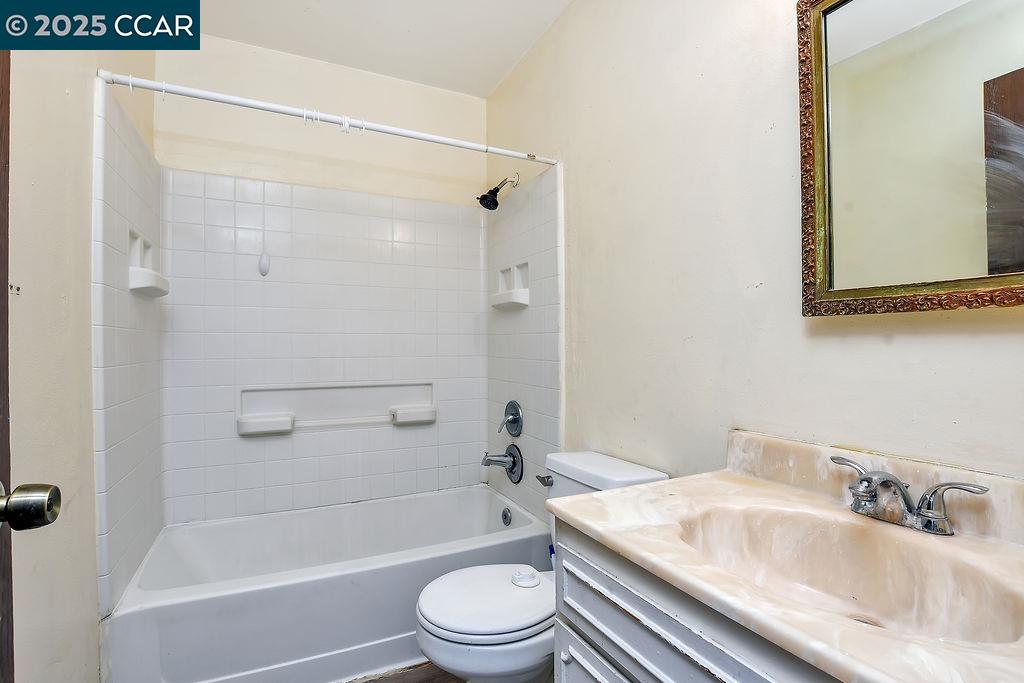 Detail Gallery Image 13 of 28 For 302 Lisa Ct, Stockton,  CA 95210 - 4 Beds | 2 Baths