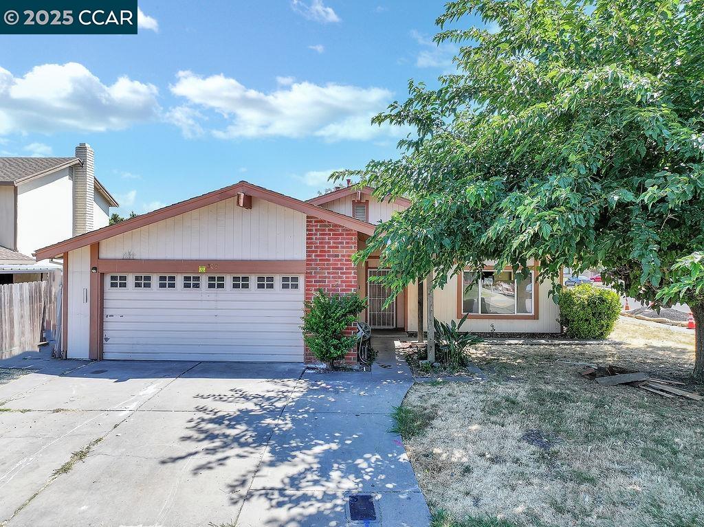 Detail Gallery Image 3 of 28 For 302 Lisa Ct, Stockton,  CA 95210 - 4 Beds | 2 Baths