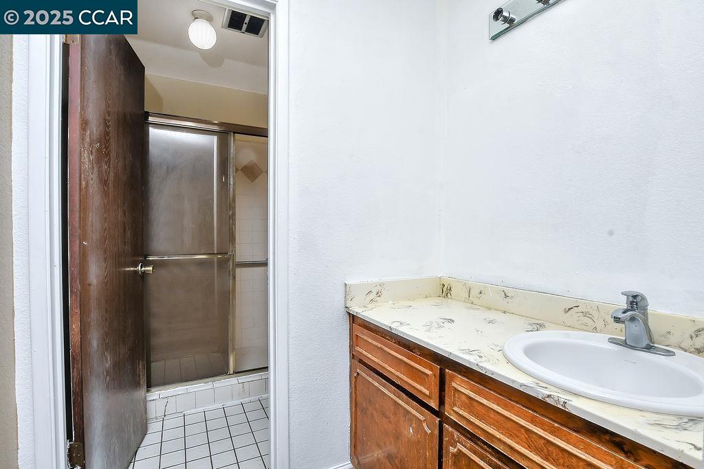 Detail Gallery Image 21 of 28 For 302 Lisa Ct, Stockton,  CA 95210 - 4 Beds | 2 Baths