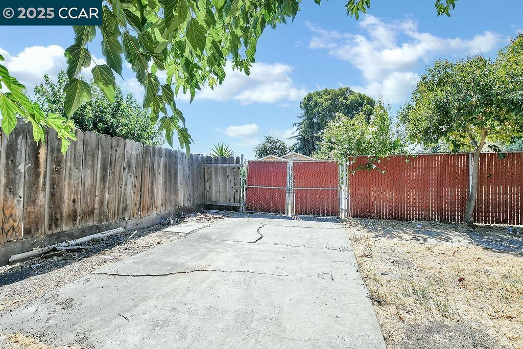 Detail Gallery Image 24 of 28 For 302 Lisa Ct, Stockton,  CA 95210 - 4 Beds | 2 Baths
