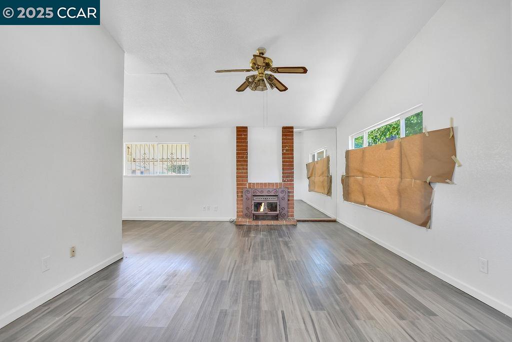 Detail Gallery Image 6 of 28 For 302 Lisa Ct, Stockton,  CA 95210 - 4 Beds | 2 Baths