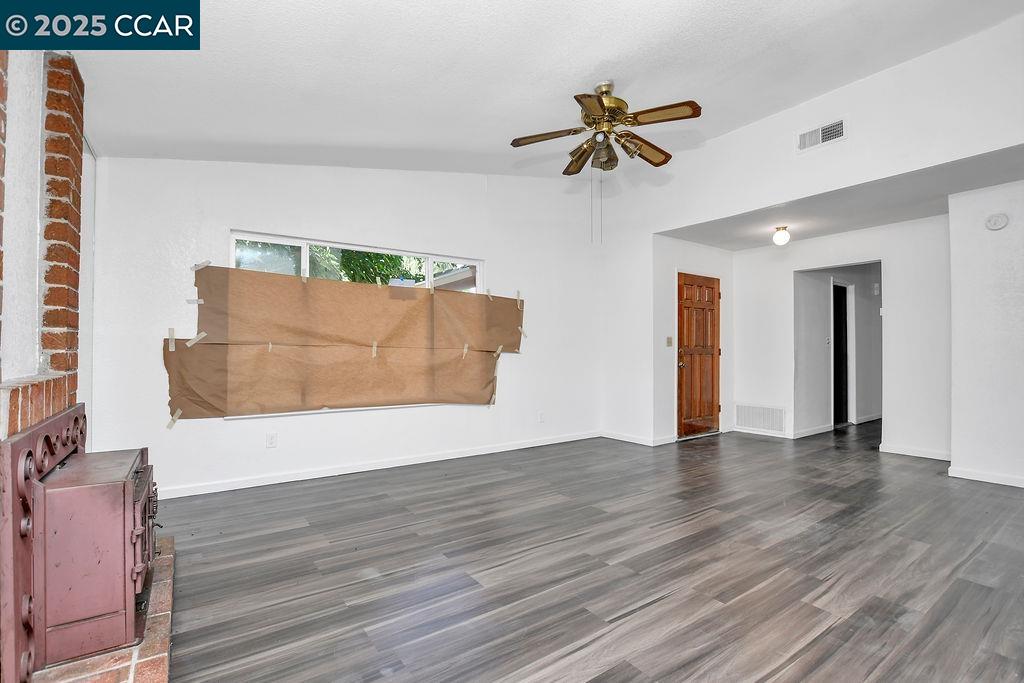 Detail Gallery Image 8 of 28 For 302 Lisa Ct, Stockton,  CA 95210 - 4 Beds | 2 Baths