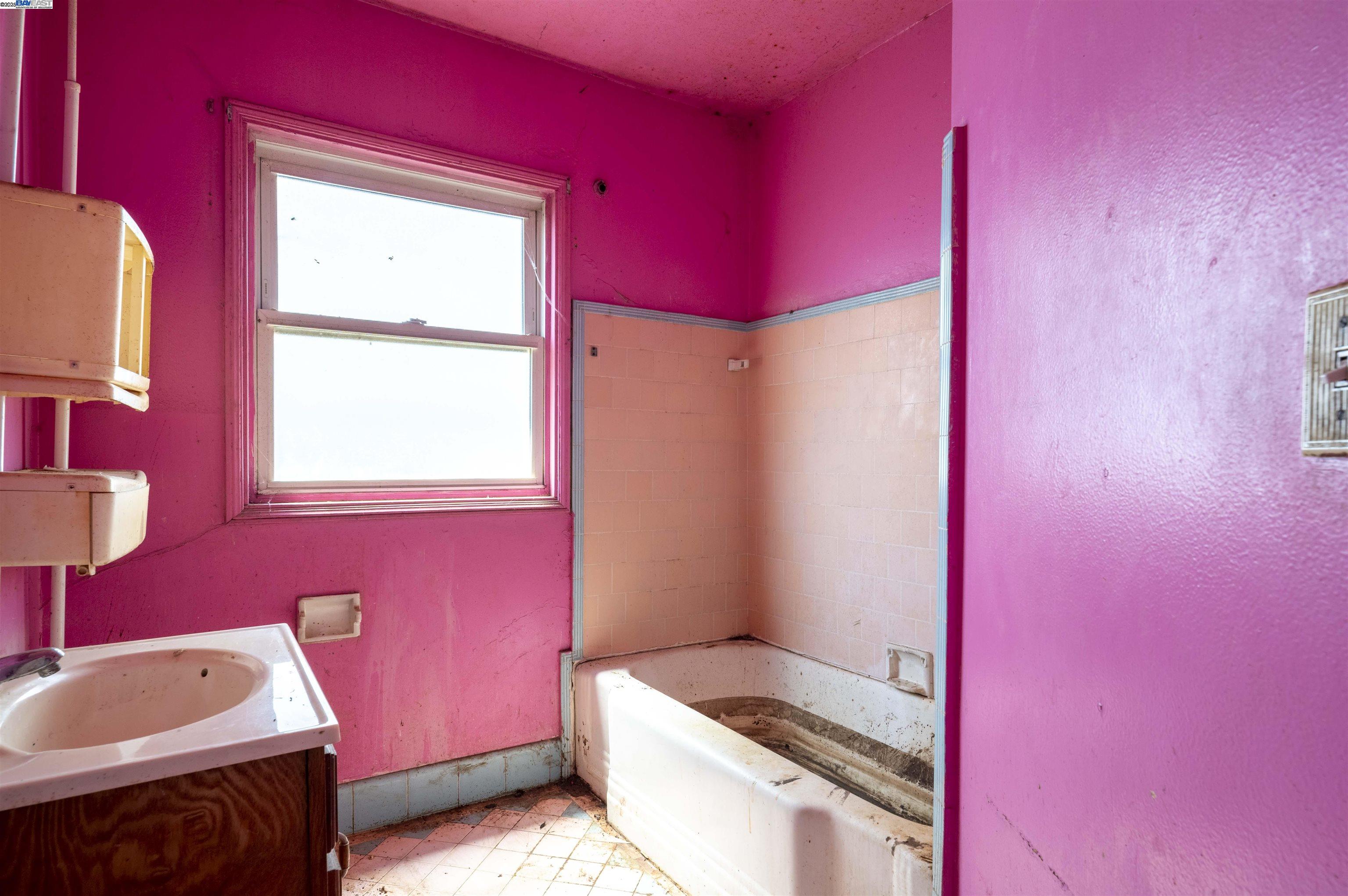 Detail Gallery Image 12 of 16 For 9638 E St, Oakland,  CA 94603 - 2 Beds | 1 Baths