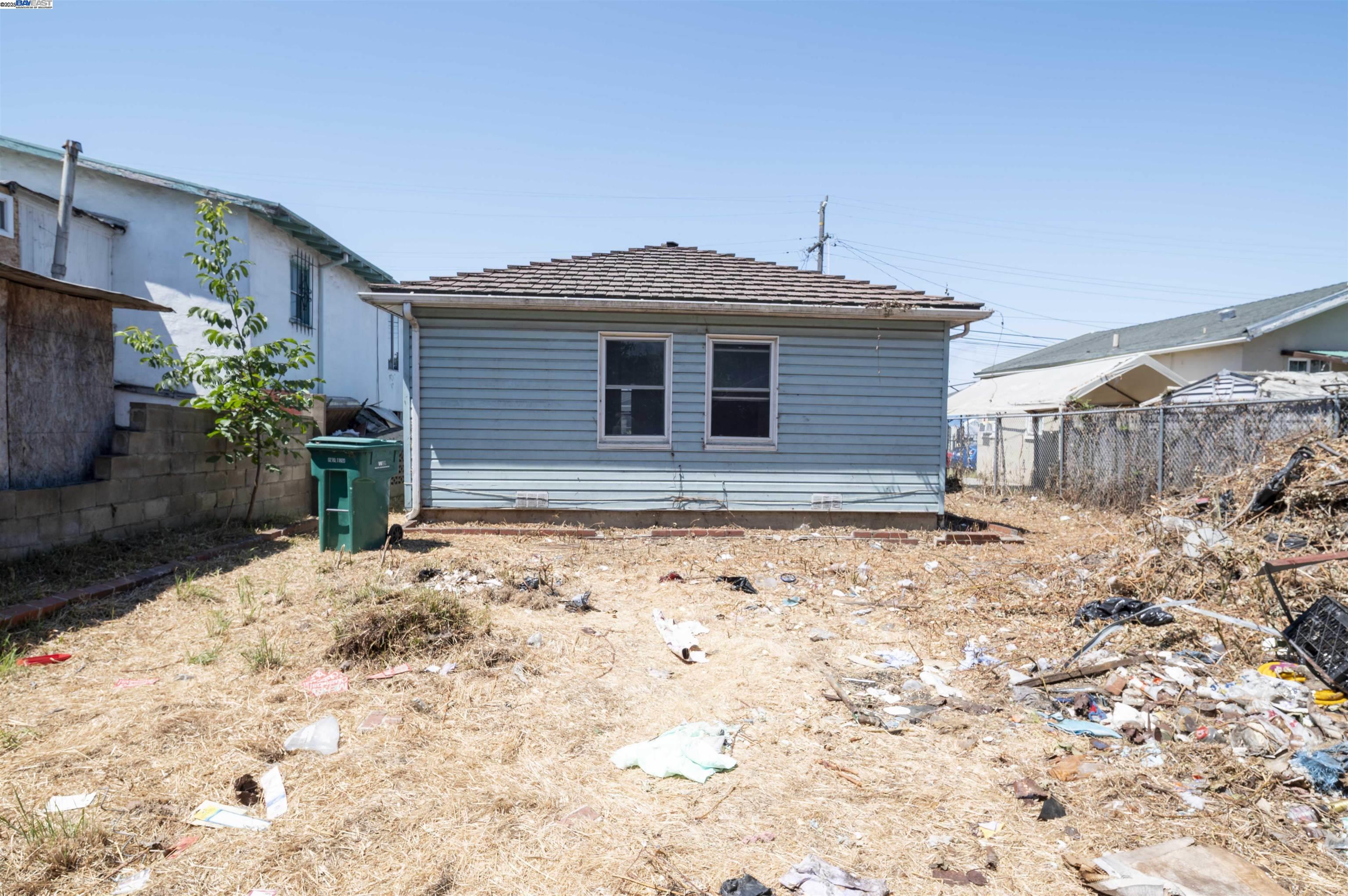 Detail Gallery Image 15 of 16 For 9638 E St, Oakland,  CA 94603 - 2 Beds | 1 Baths