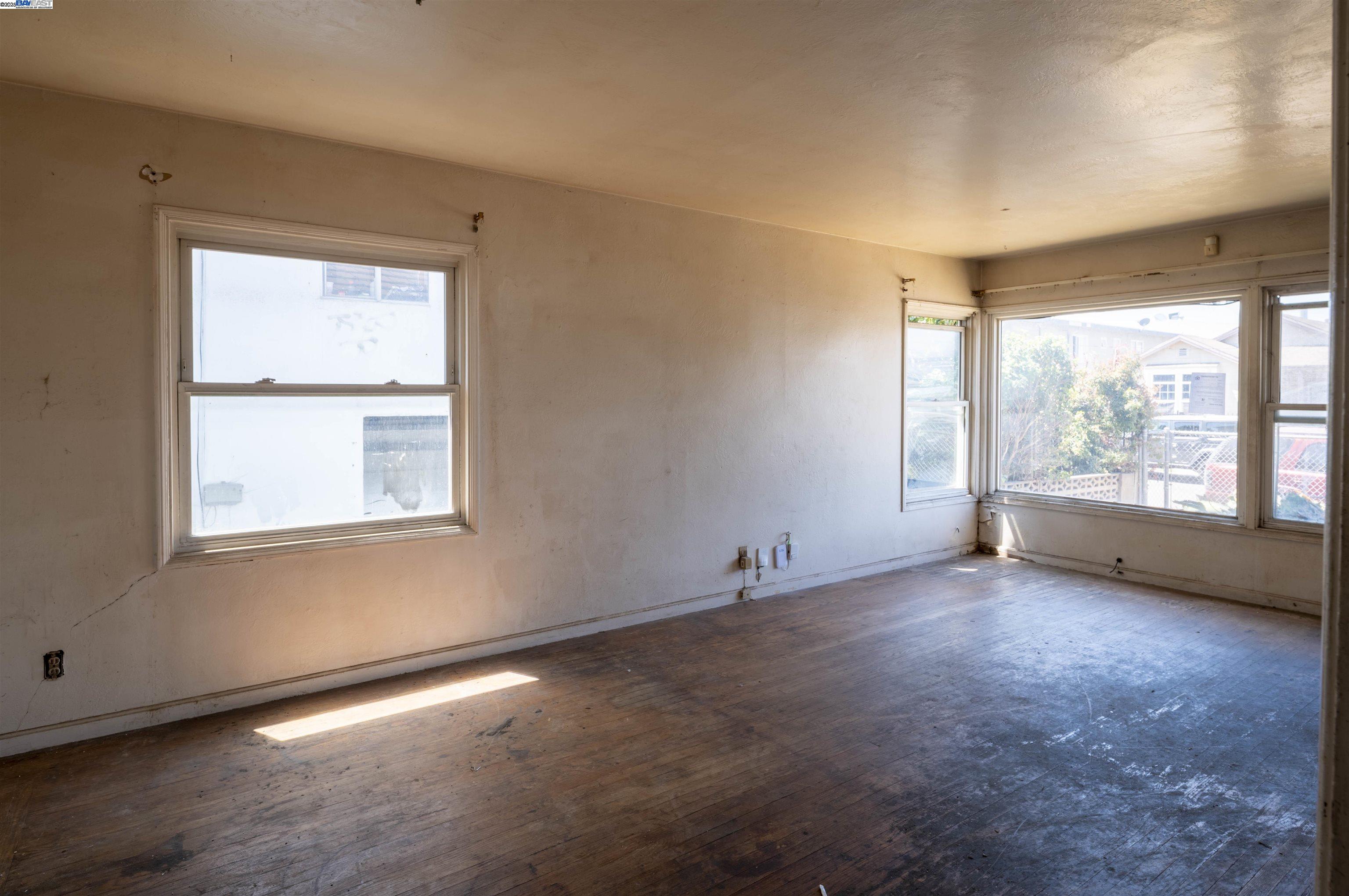 Detail Gallery Image 4 of 16 For 9638 E St, Oakland,  CA 94603 - 2 Beds | 1 Baths