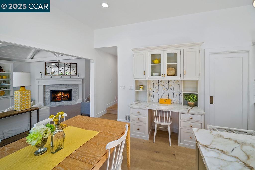Detail Gallery Image 11 of 60 For 33 Los Arabis Circle, Lafayette,  CA 94549 - 5 Beds | 4/1 Baths