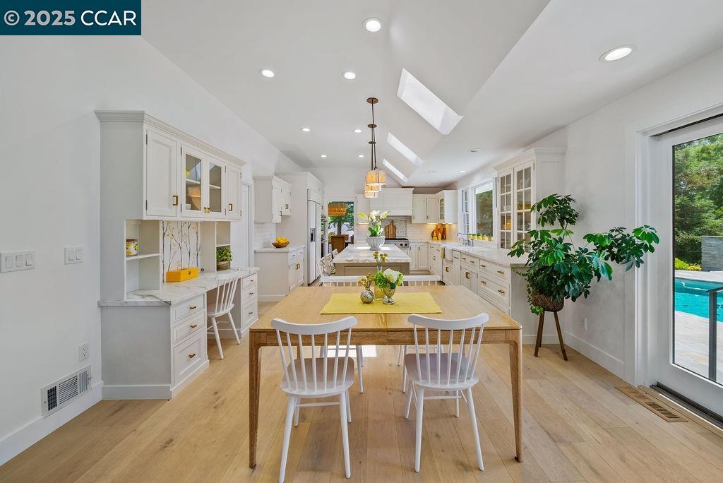 Detail Gallery Image 12 of 60 For 33 Los Arabis Circle, Lafayette,  CA 94549 - 5 Beds | 4/1 Baths