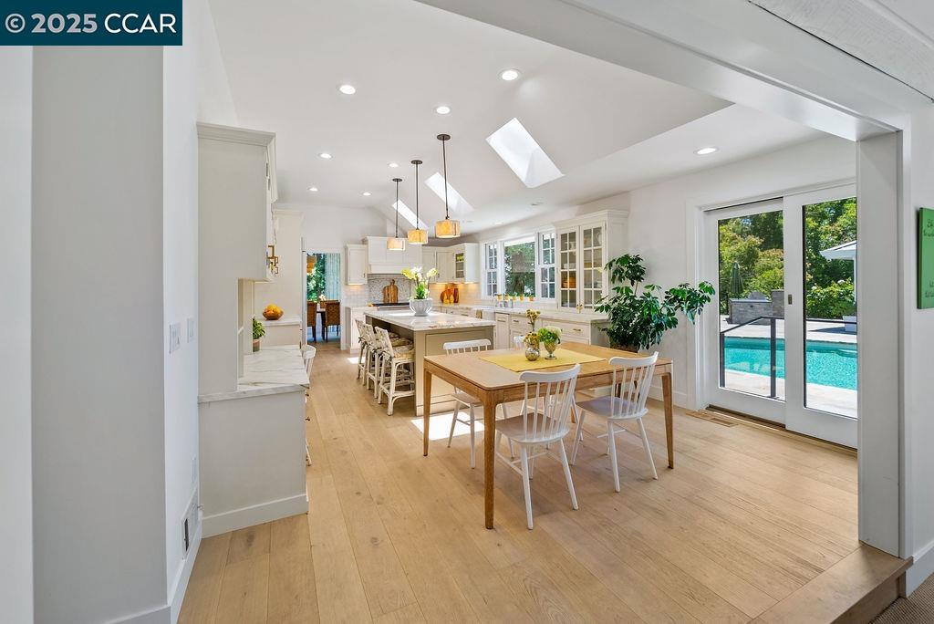 Detail Gallery Image 13 of 60 For 33 Los Arabis Circle, Lafayette,  CA 94549 - 5 Beds | 4/1 Baths