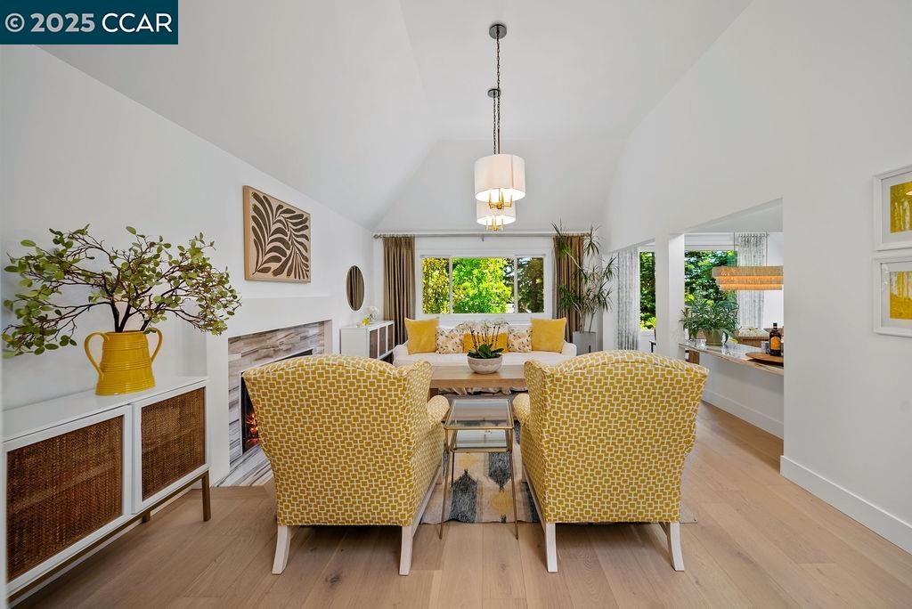 Detail Gallery Image 15 of 60 For 33 Los Arabis Circle, Lafayette,  CA 94549 - 5 Beds | 4/1 Baths