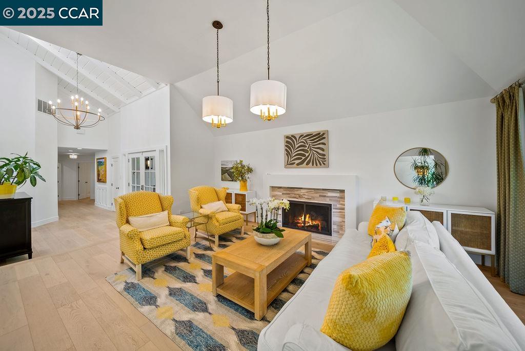 Detail Gallery Image 16 of 60 For 33 Los Arabis Circle, Lafayette,  CA 94549 - 5 Beds | 4/1 Baths
