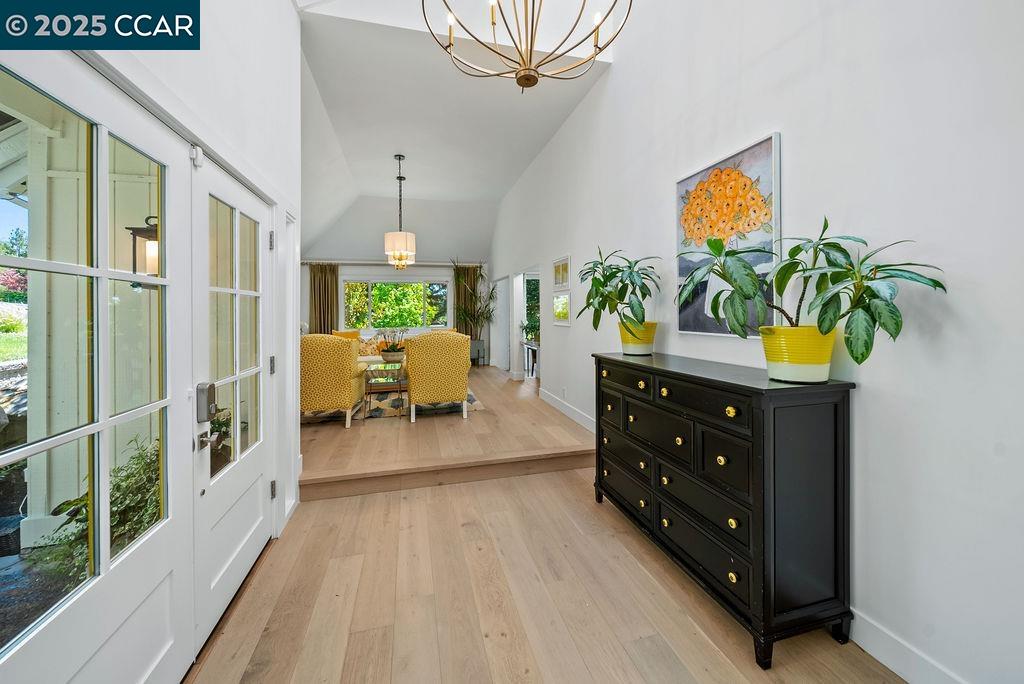 Detail Gallery Image 17 of 60 For 33 Los Arabis Circle, Lafayette,  CA 94549 - 5 Beds | 4/1 Baths
